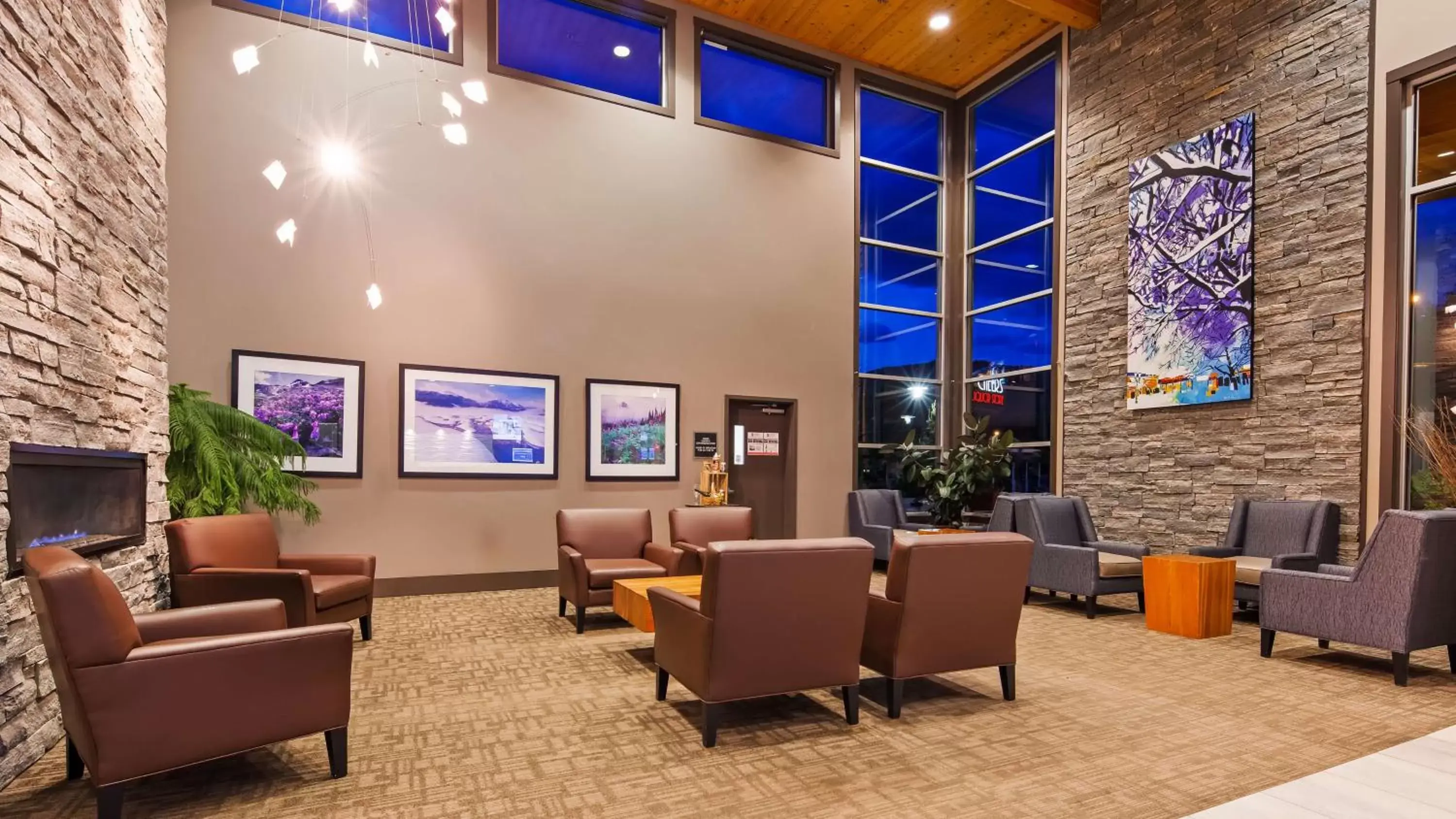 Lobby or reception in Best Western Plus Revelstoke