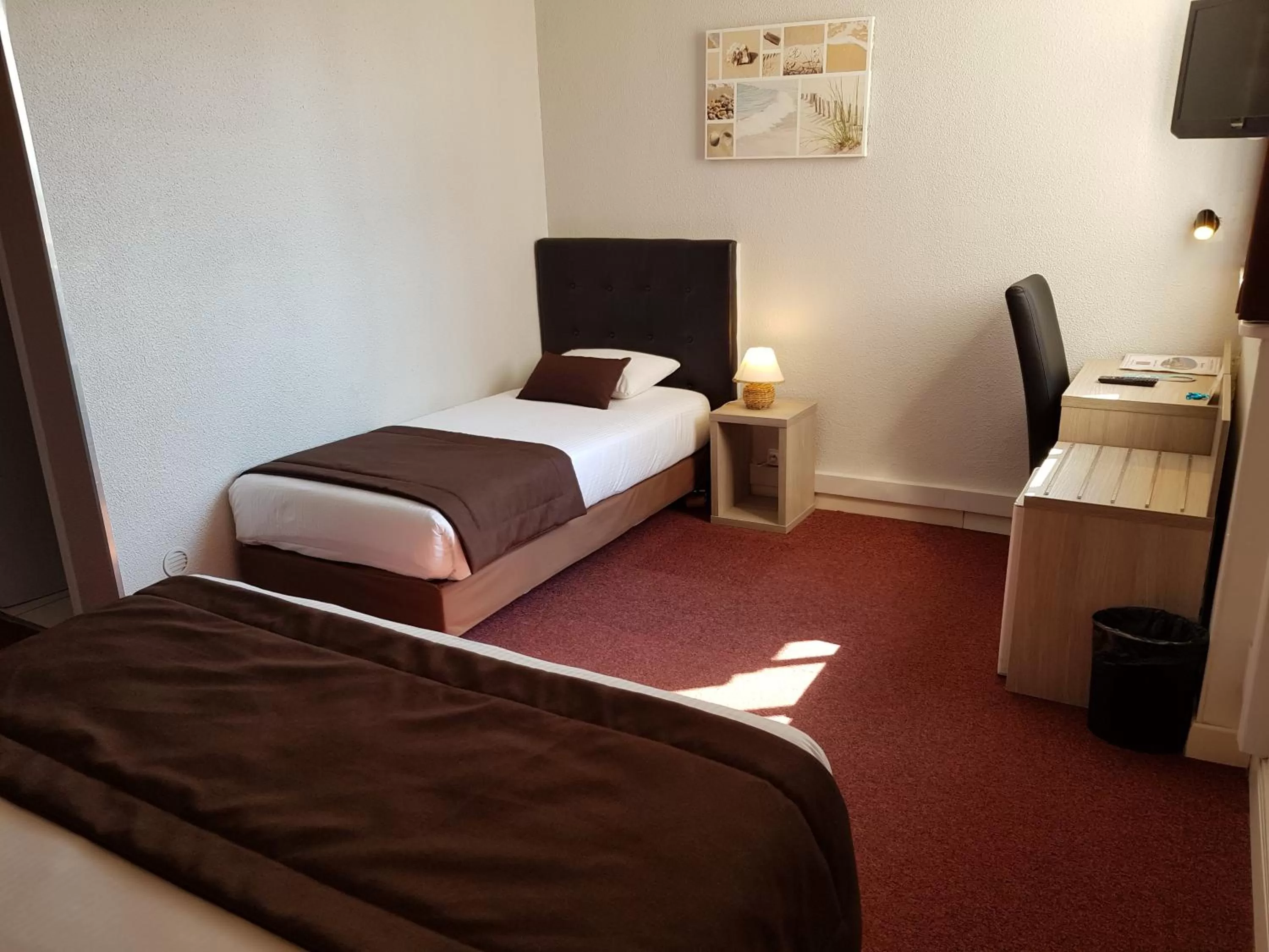 Photo of the whole room, Bed in Hôtel Port Beach