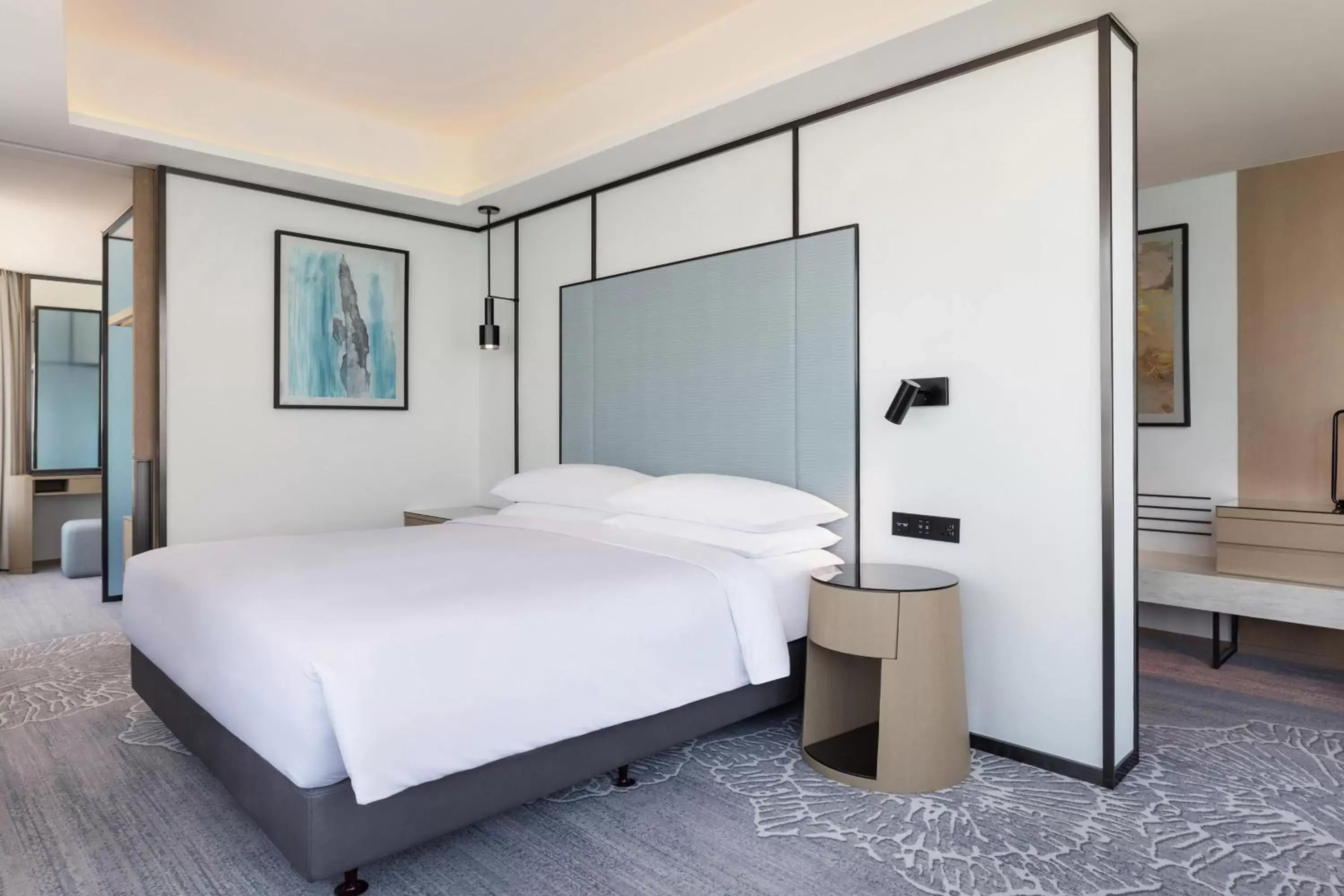 Photo of the whole room, Bed in Four Points by Sheraton Hong Kong, Tung Chung