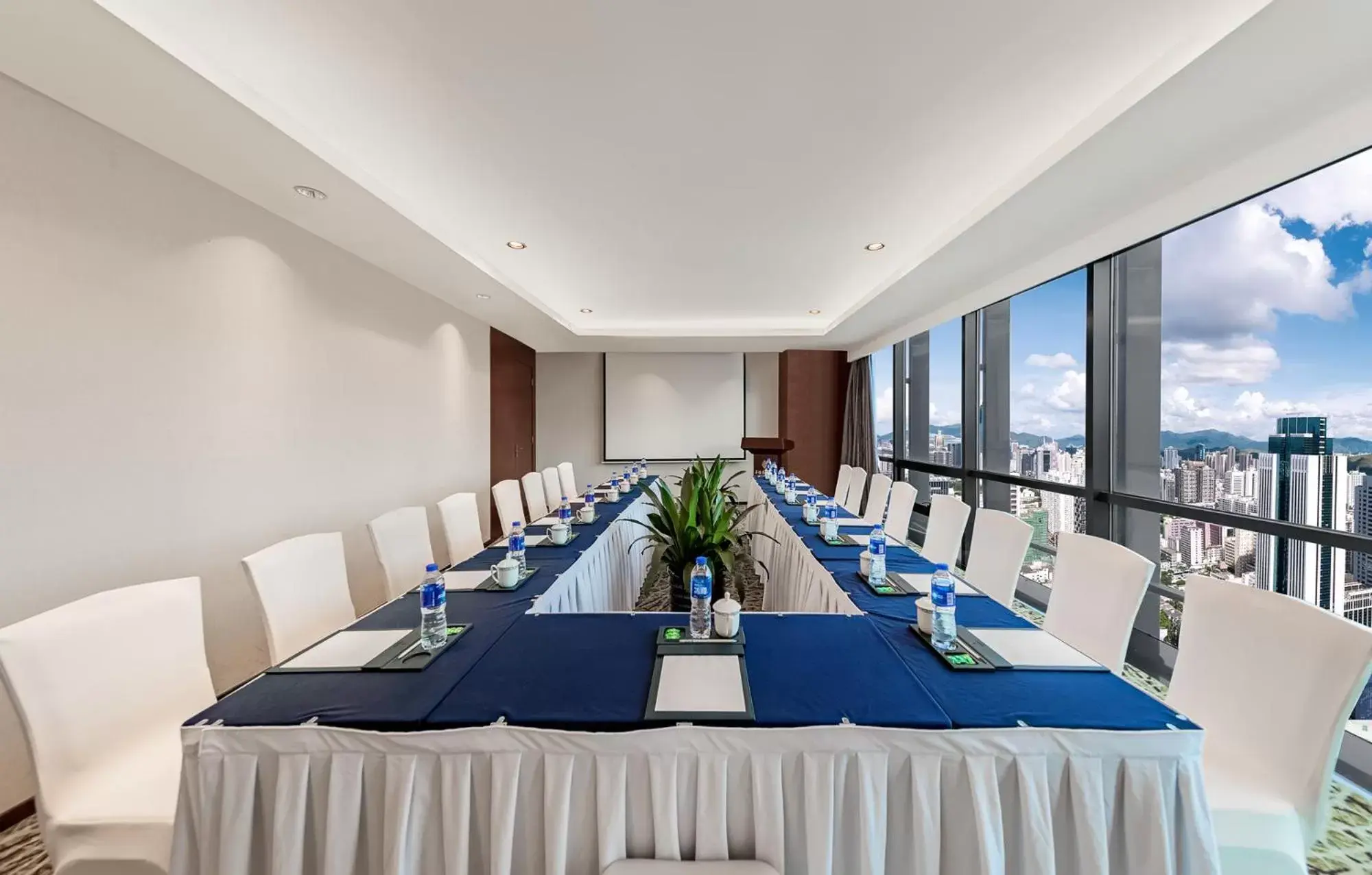 Business facilities in Huaqiang Plaza Hotel Shenzhen