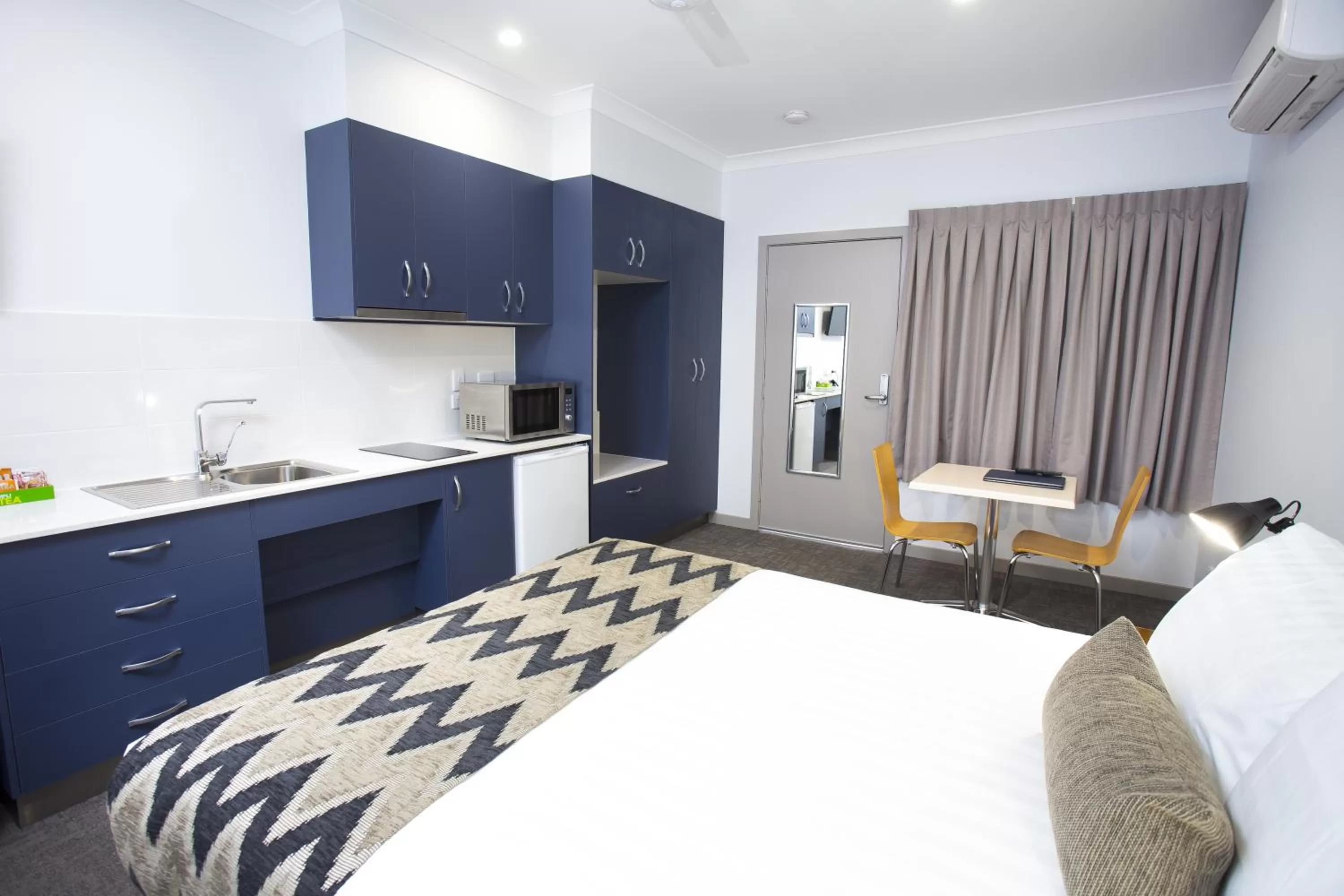 Food and drinks, Bed in Altitude Motel Apartments