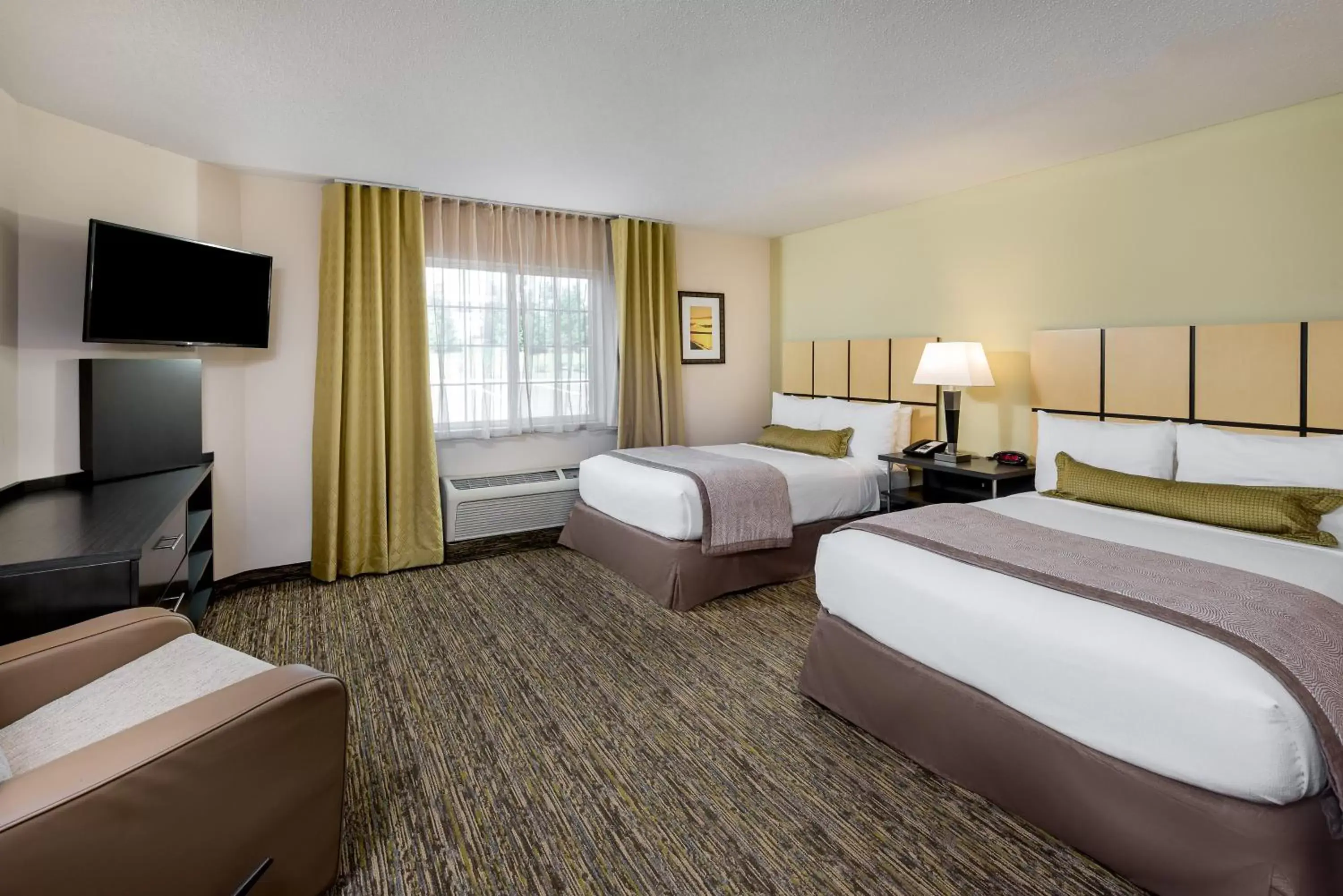 Photo of the whole room, Bed in Candlewood Suites Sterling, an IHG Hotel
