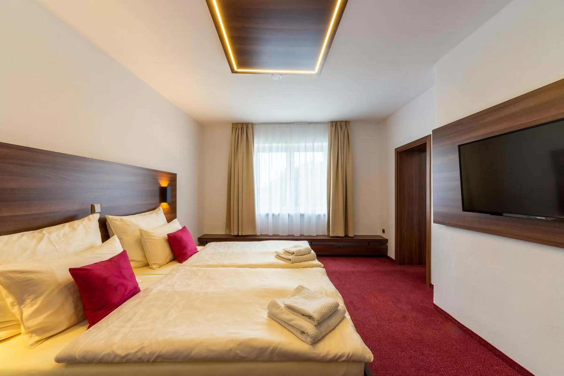 Photo of the whole room, Bed in Bohemia Inn Hotel