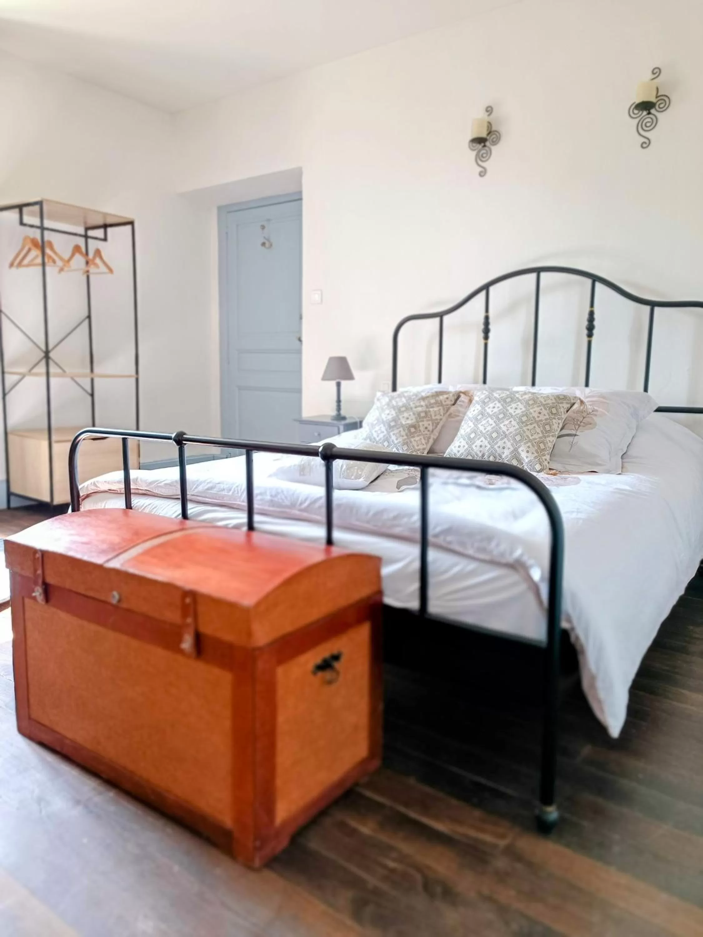 Photo of the whole room, Bed in Baladous