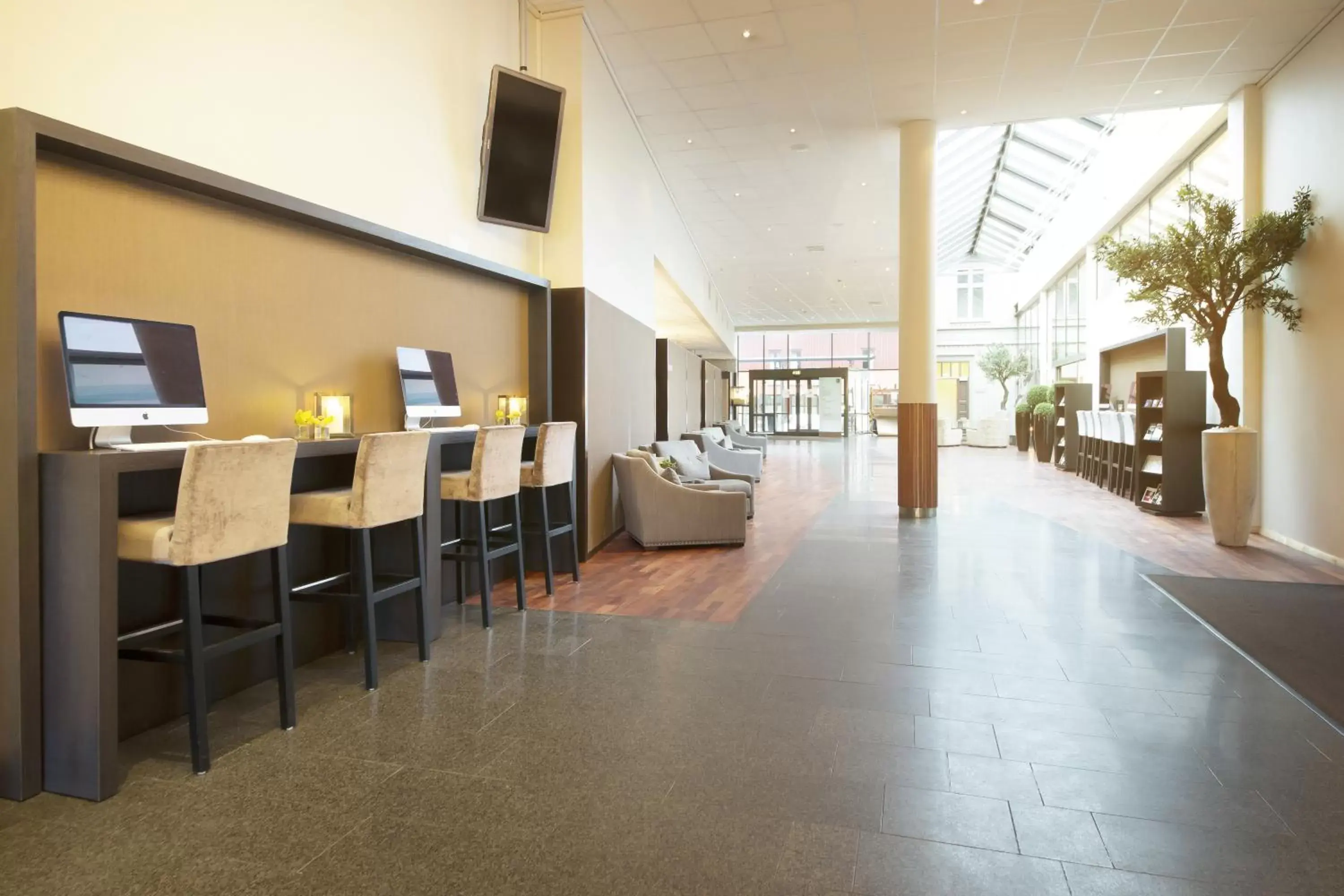 Lobby or reception, Restaurant/Places to Eat in Quality Hotel Tønsberg