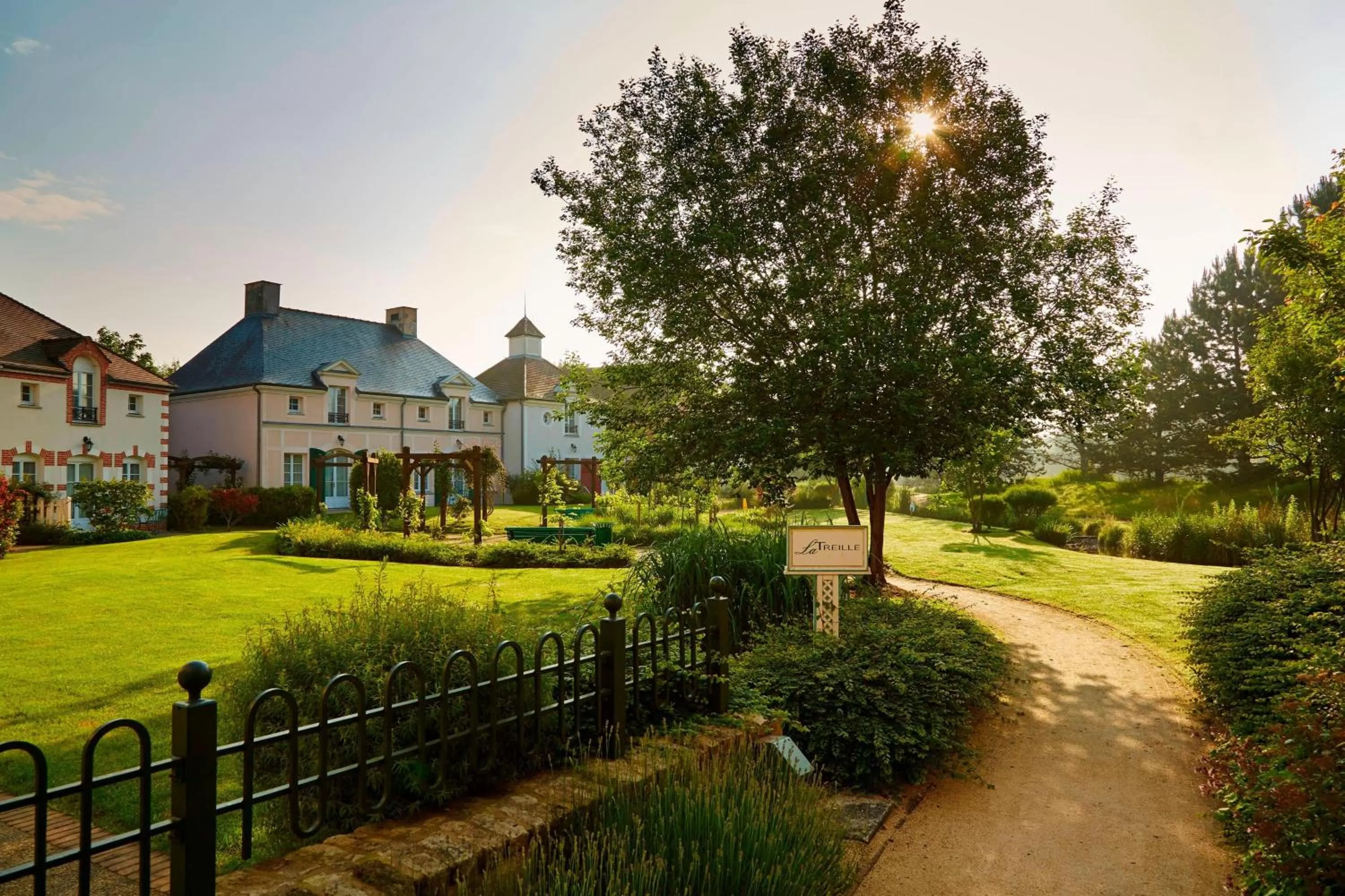 Photo of the whole room in Marriott's Village d'Ile-de-France