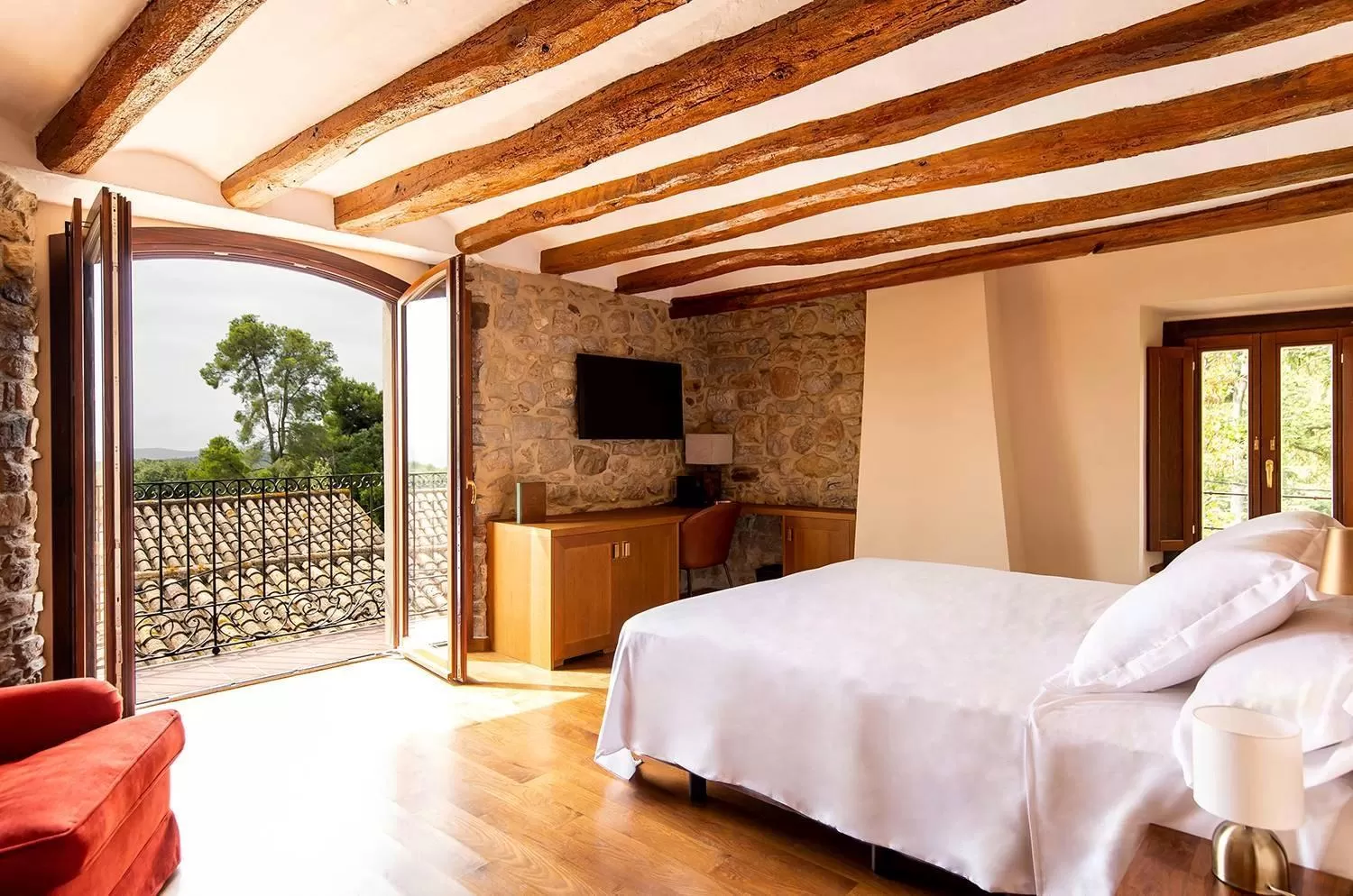 Bed in Hotel Montrubí 1771 - Slow Winery Hotel - Adults only