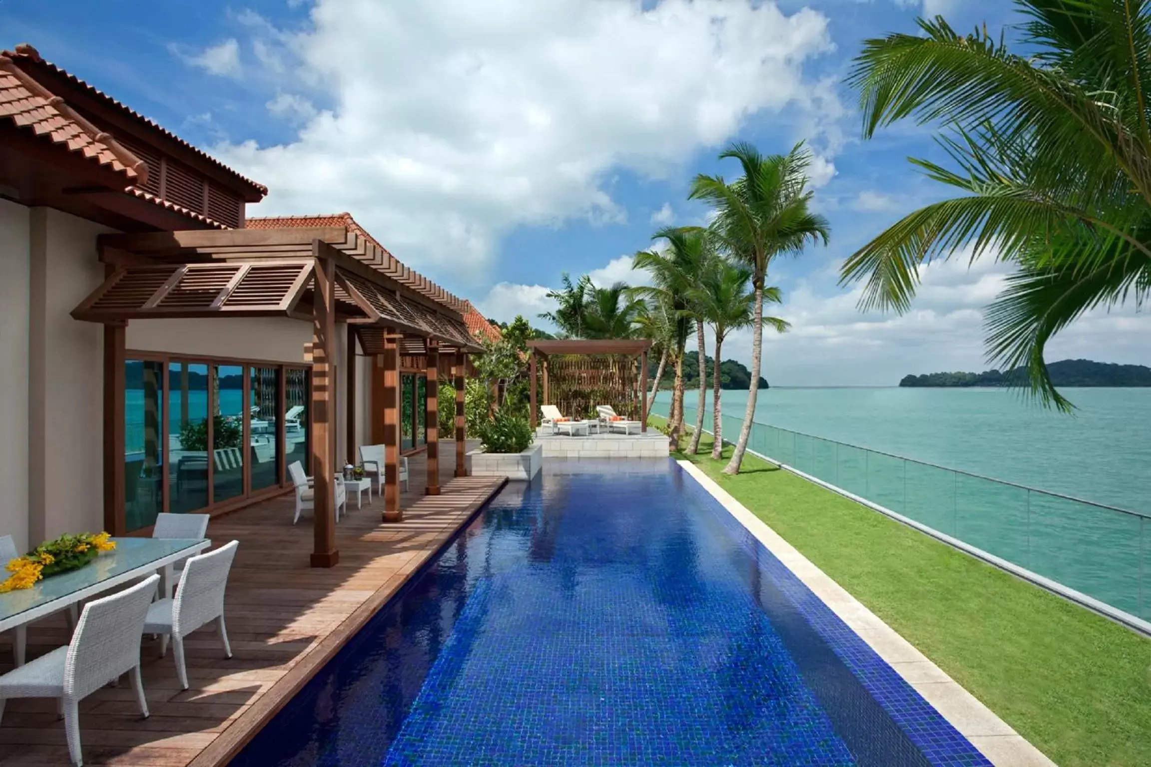 Swimming pool, Property Building in Resorts World Sentosa - Equarius Villas