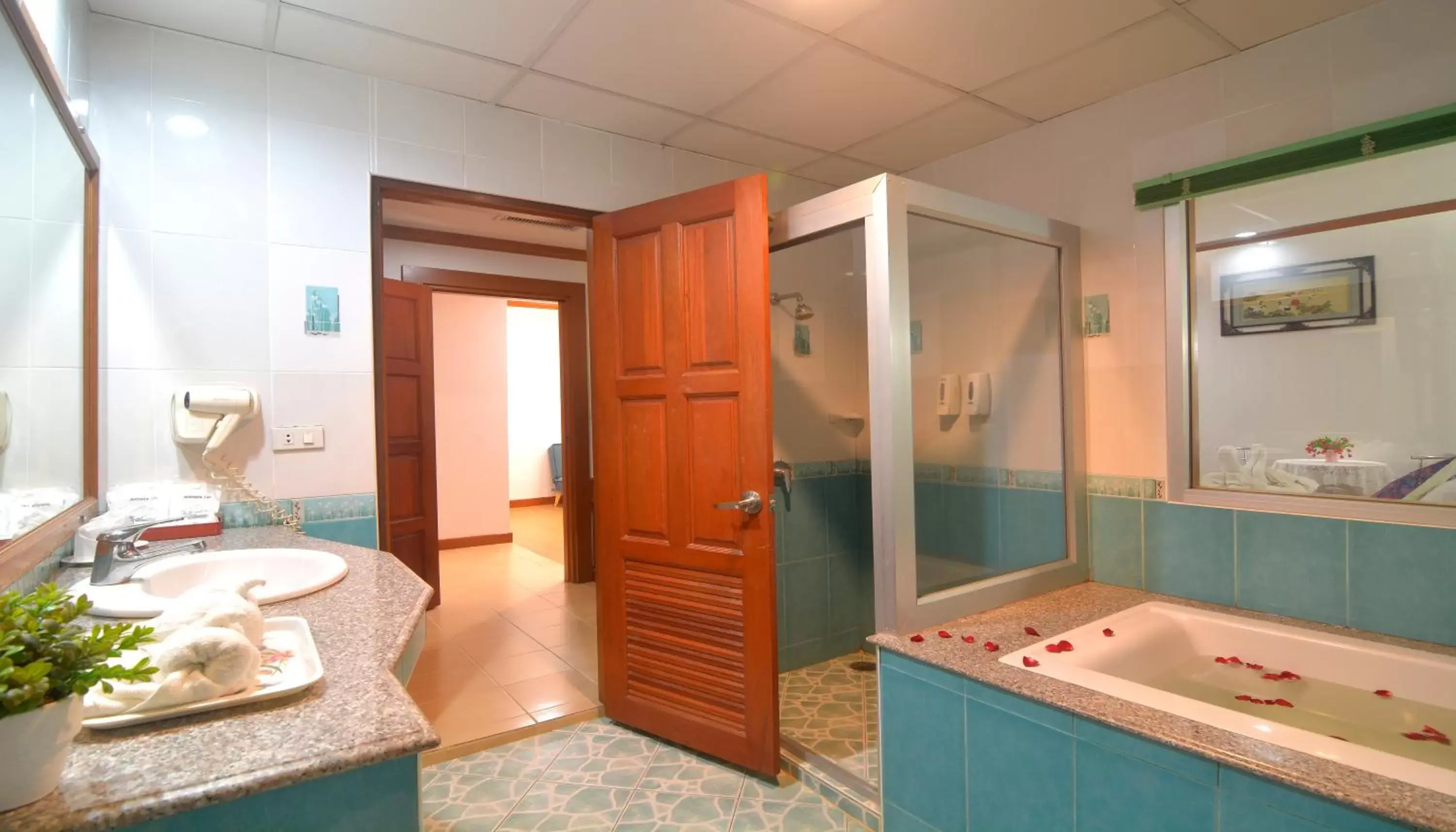 Bathroom in Chumphon Gardens Hotel