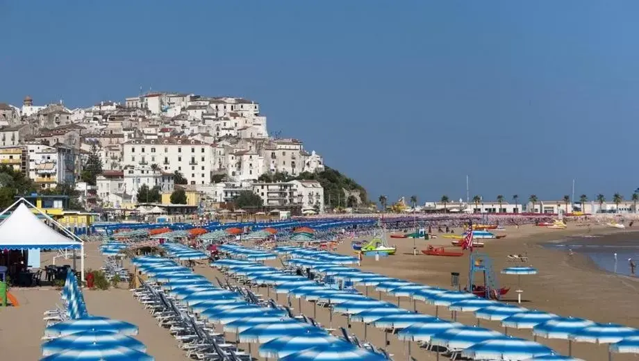 Nearby landmark, Beach in B&B La Maison del Borgo