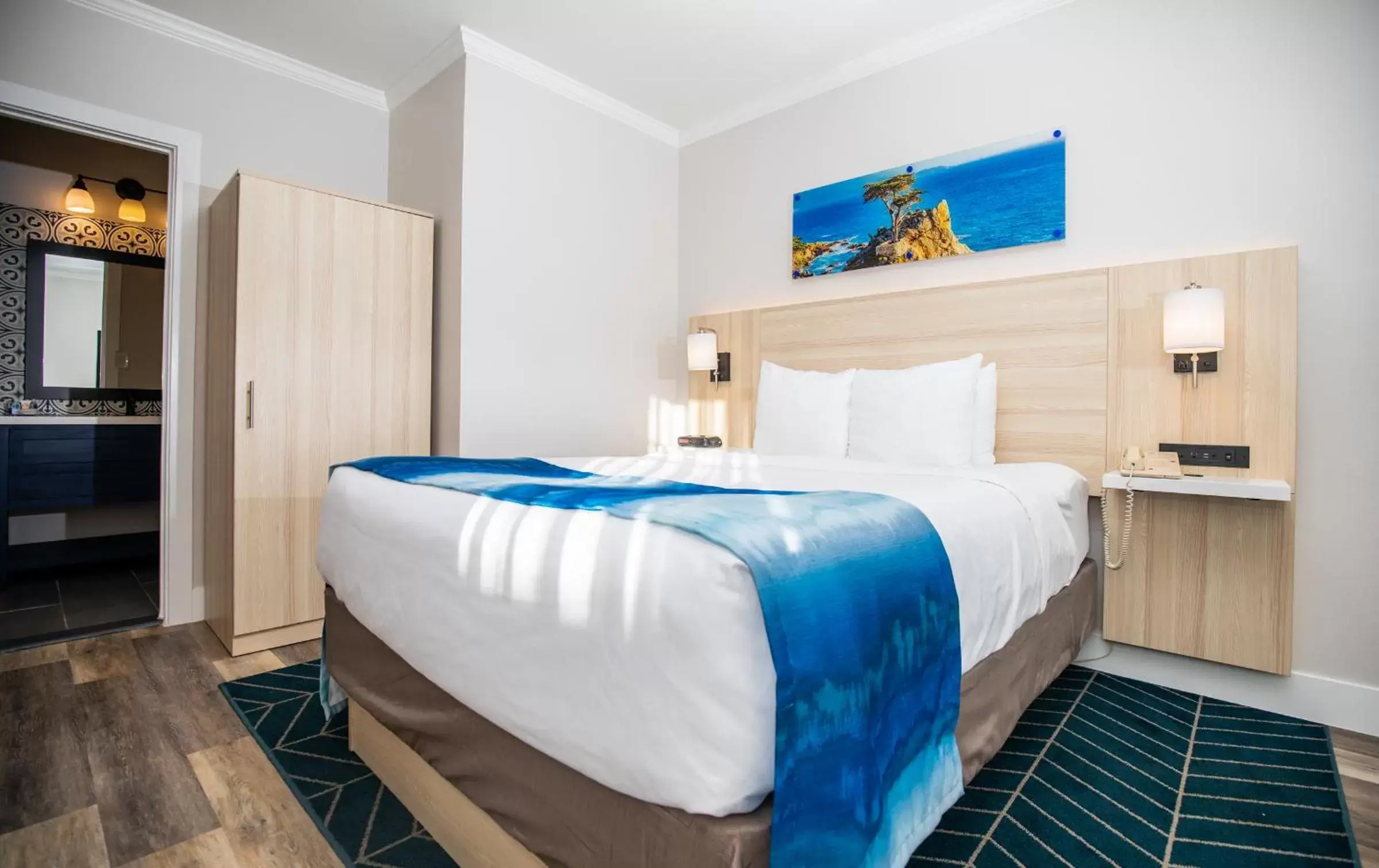 Queen Room - Non-Smoking in Comfort Inn Carmel By the Sea Queen Room - Non-Smoking in Comfort Inn Carmel By the Sea