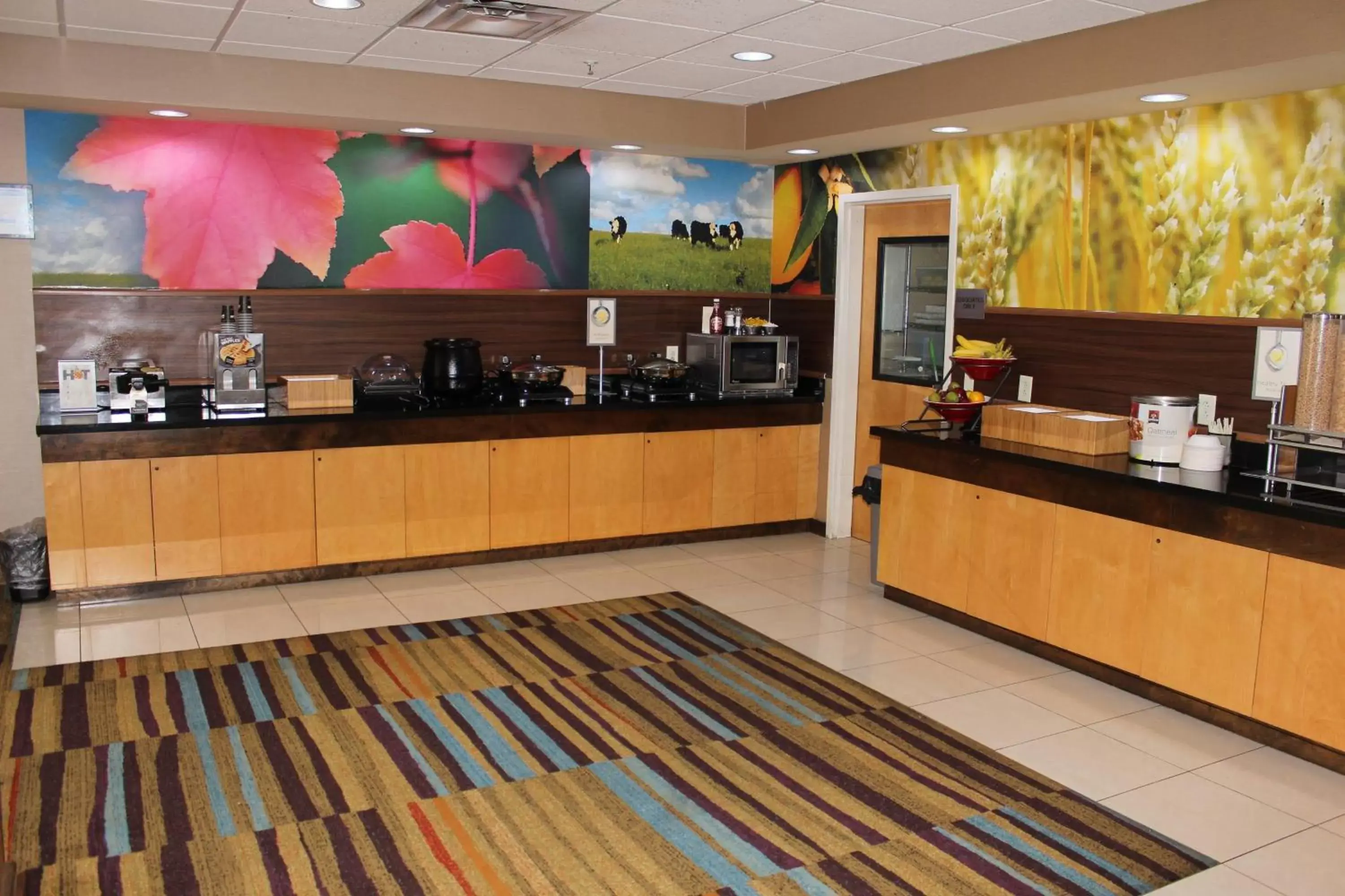 Breakfast, Restaurant/Places to Eat in Fairfield Inn & Suites Kansas City Liberty