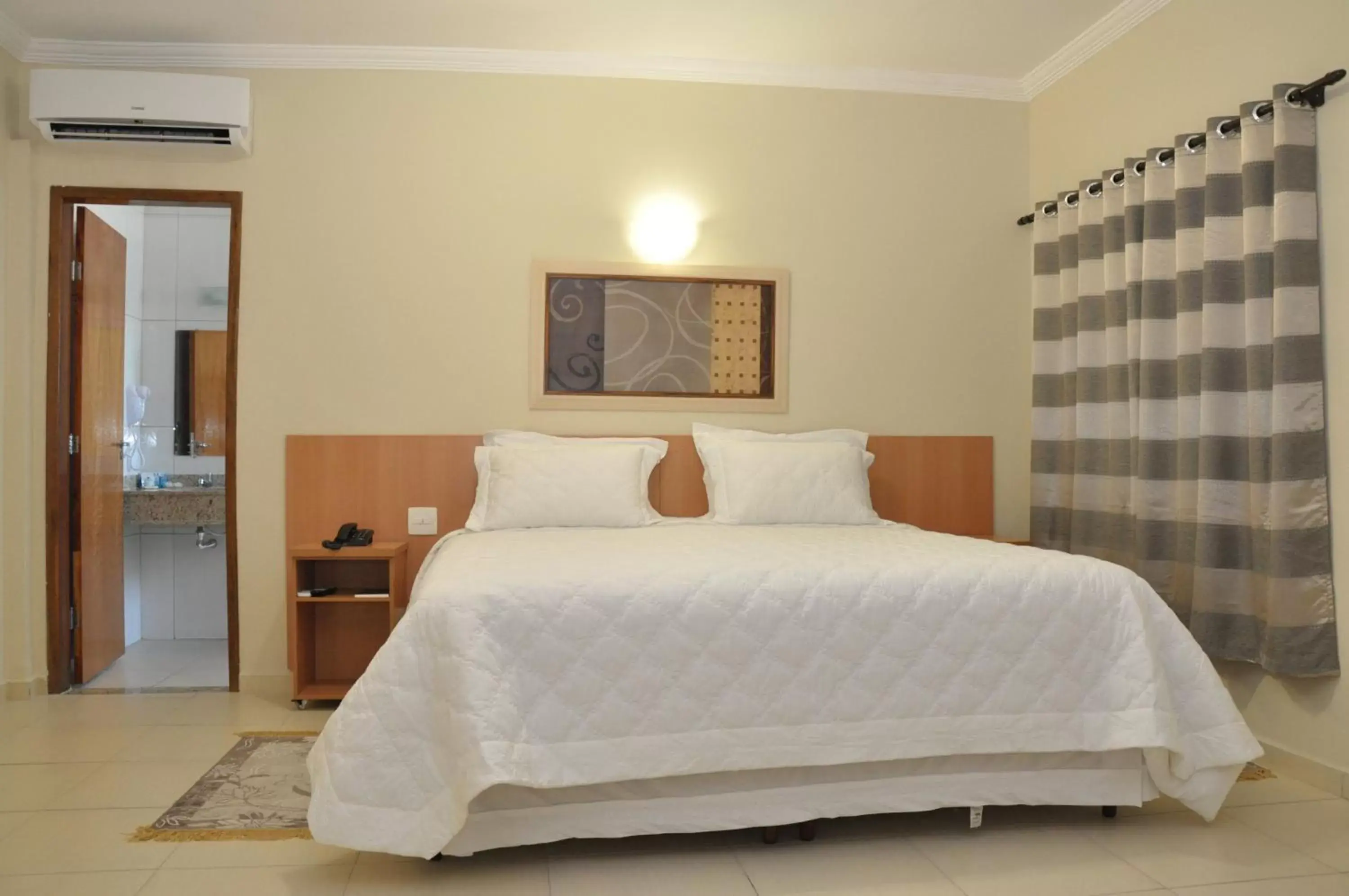 Standard Suite in Lotus Hotel - à 6 km do Santuário de Aparecida-SP Standard Suite in Lotus Hotel - à 6 km do Santuário de Aparecida-SP