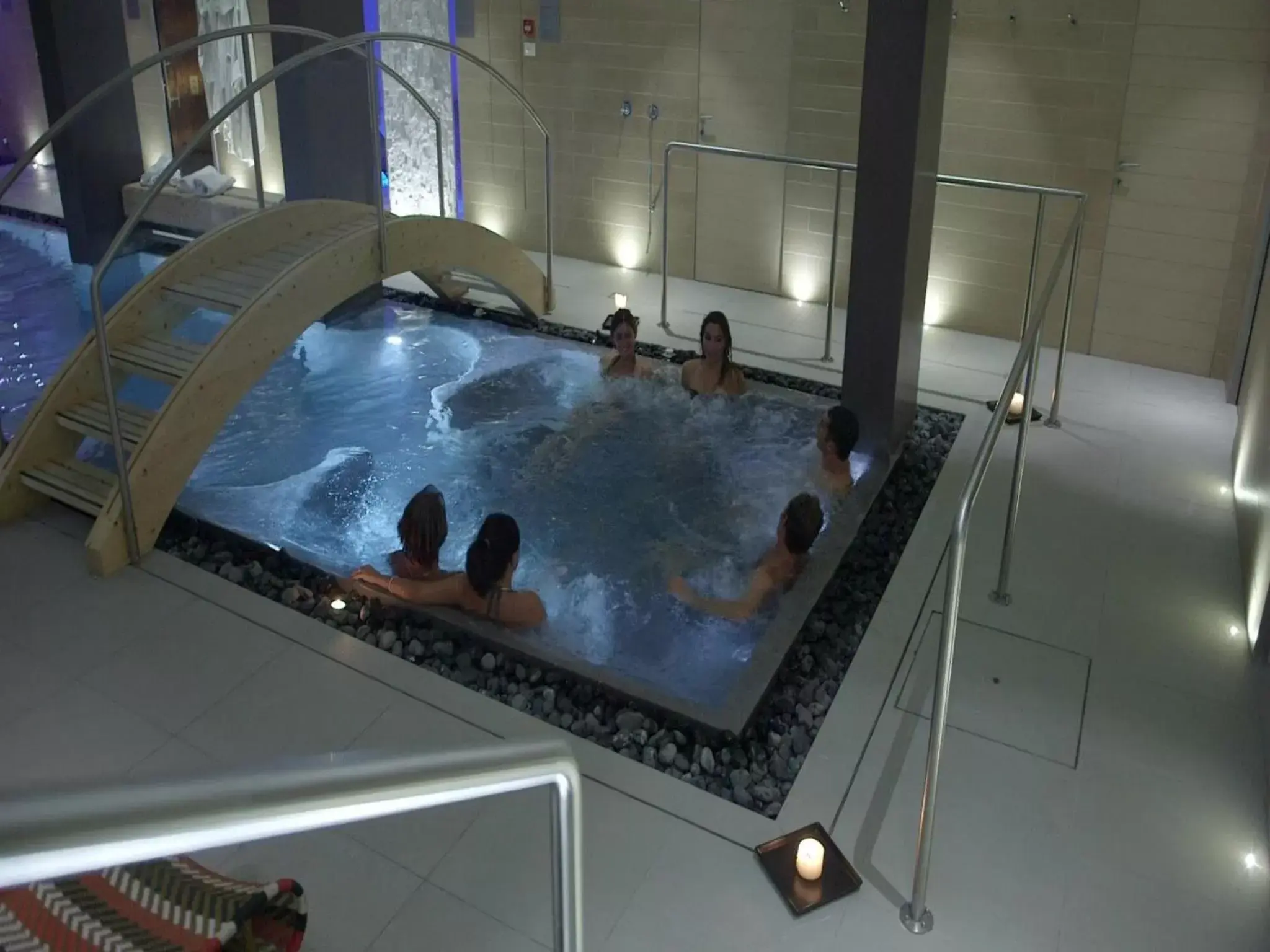 Hot Tub in Hotel Select Suites & Spa - Apartments