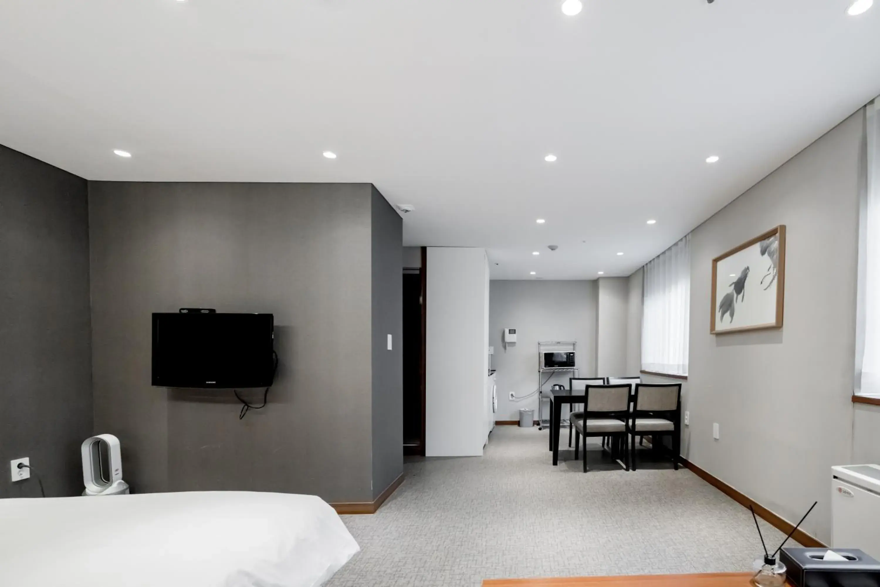 TV/Entertainment Center in Oriens Hotel & Residences Myeongdong