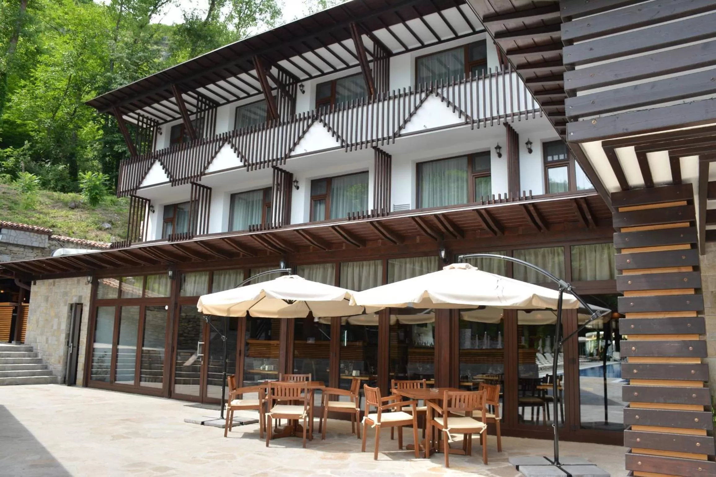 Facade/entrance in Park Hotel Asenevtsi