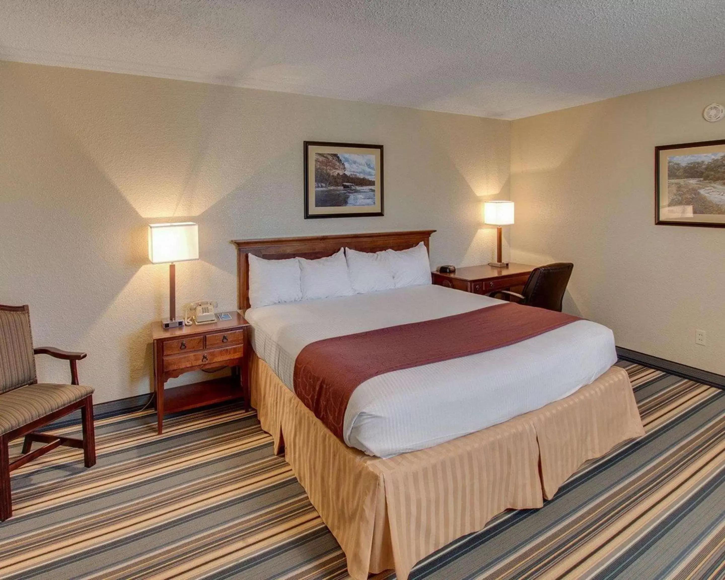 Photo of the whole room, Bed in Days Inn by Wyndham Gatesville