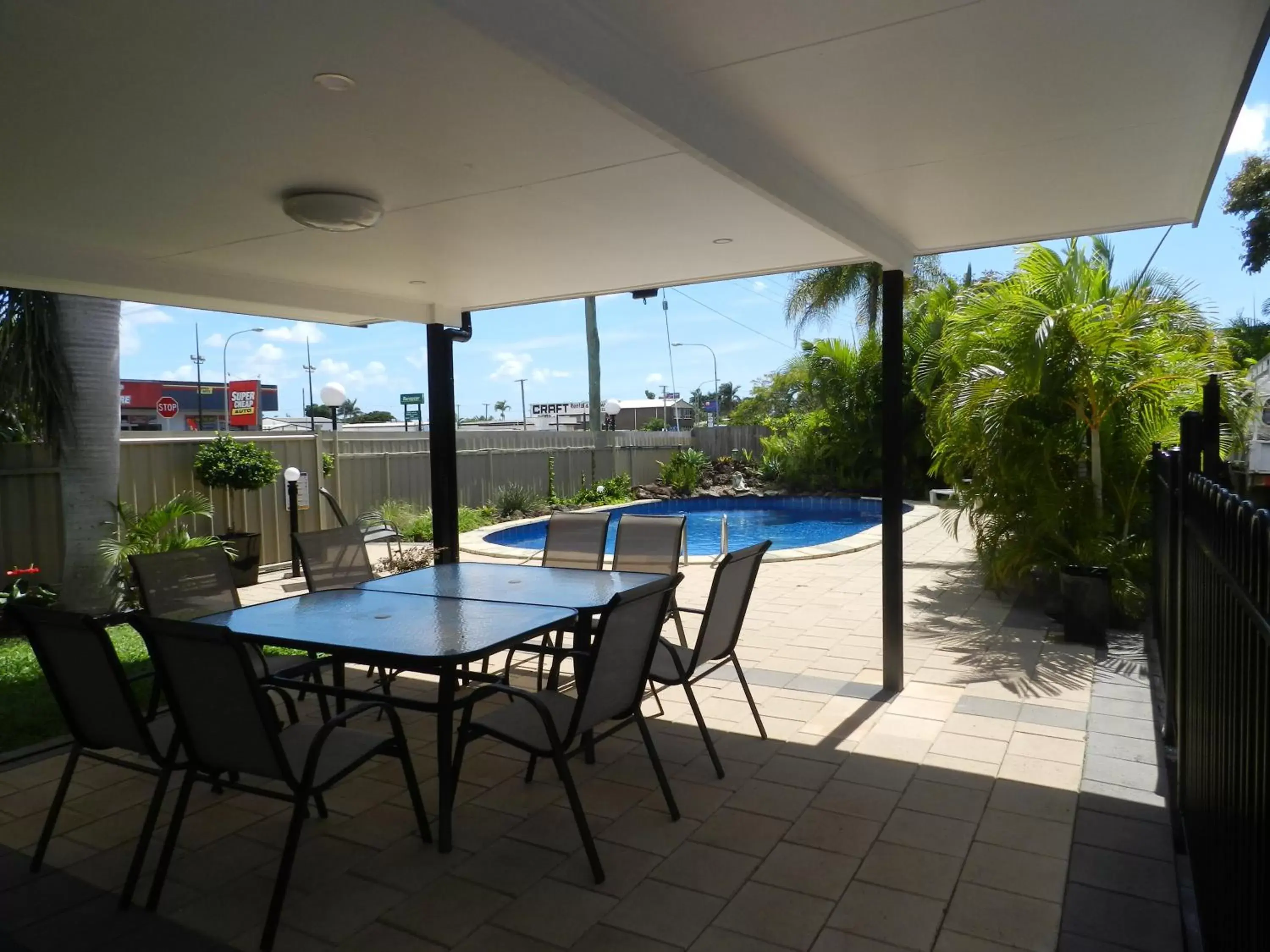 BBQ facilities, Swimming Pool in Golden Palms Motor Inn