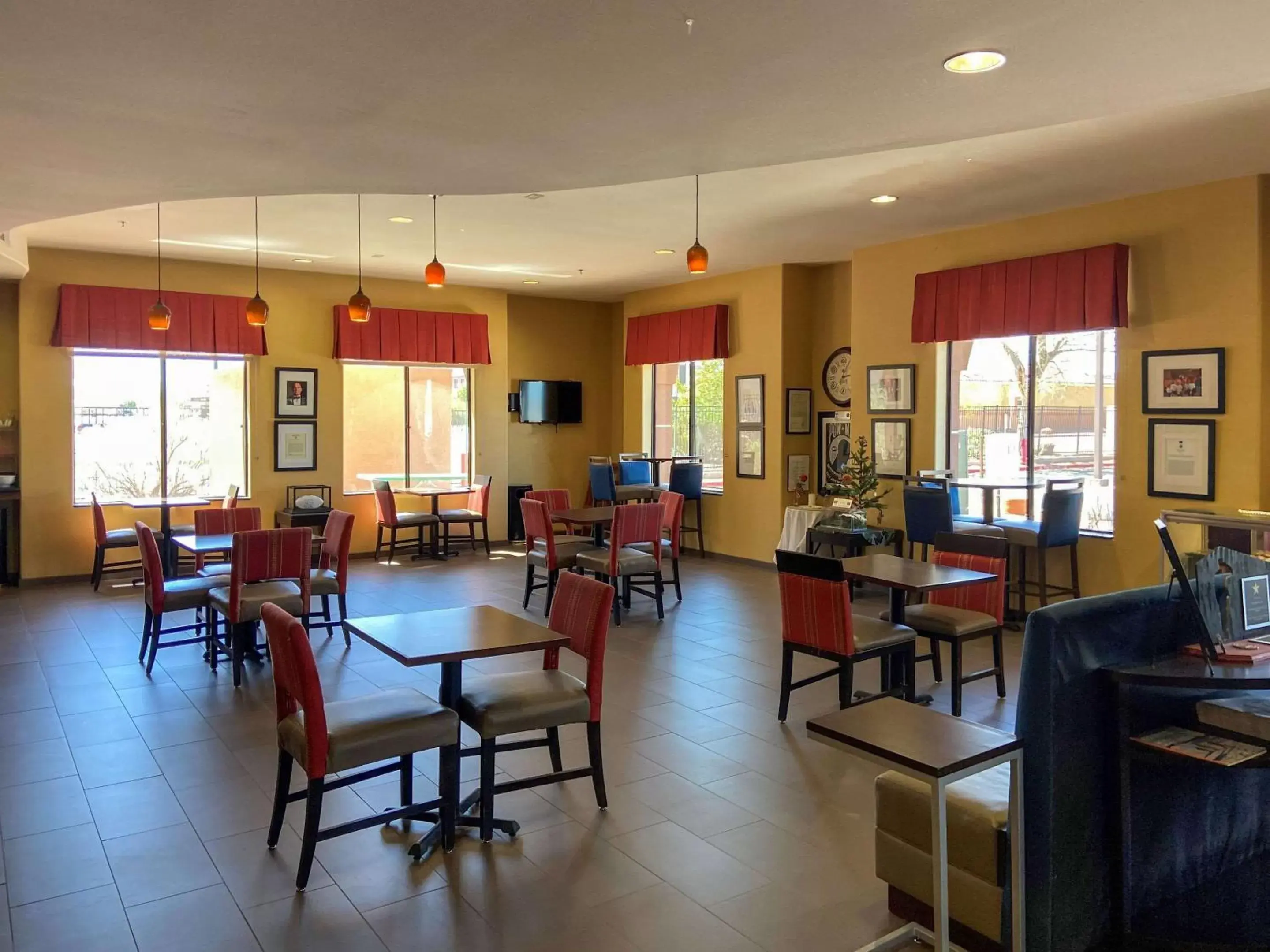 Restaurant/Places to Eat in Comfort Suites Gallup East Route 66 and I-40