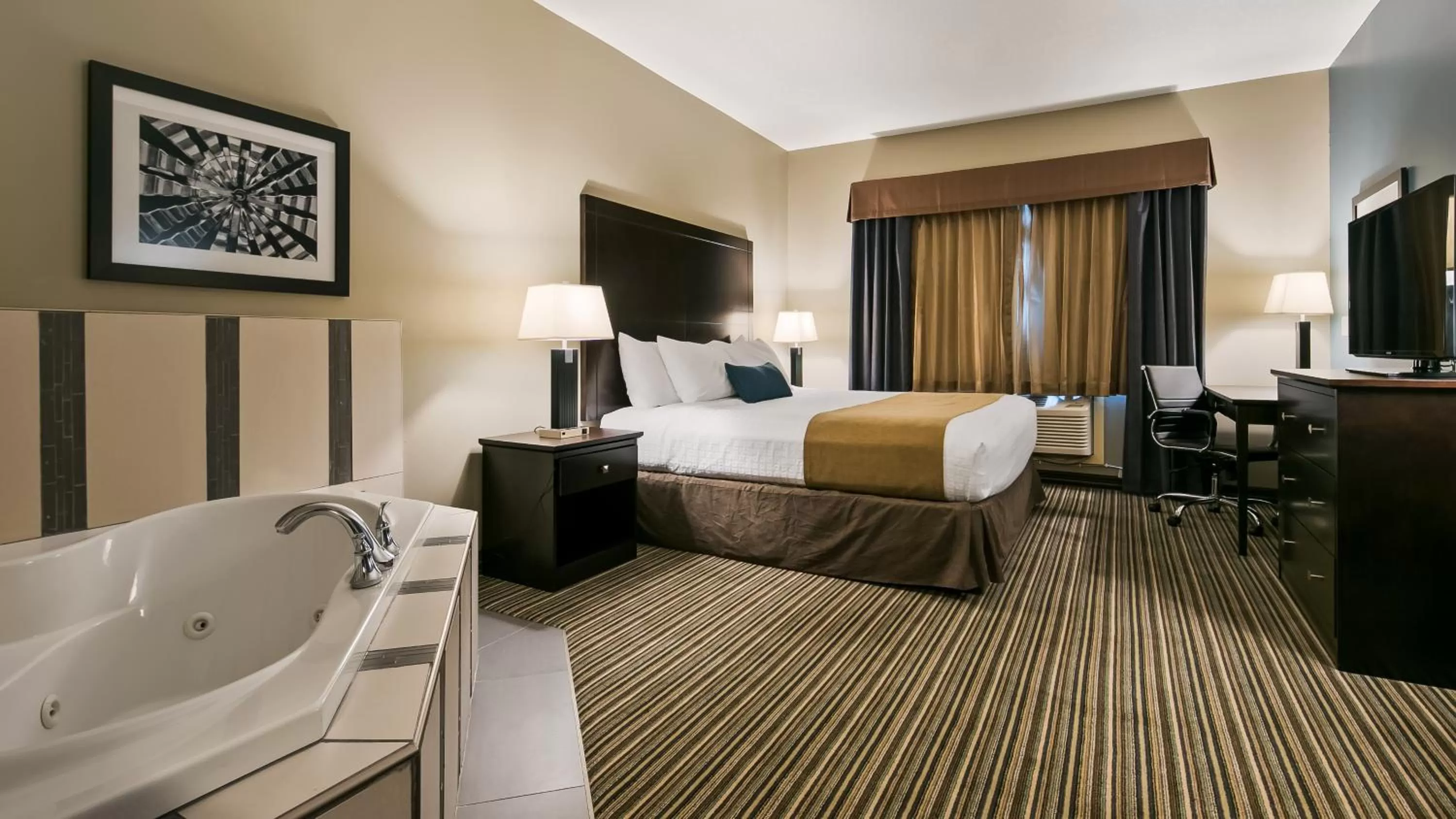 Photo of the whole room, Bed in Best Western PLUS Fort Saskatchewan Inn & Suites