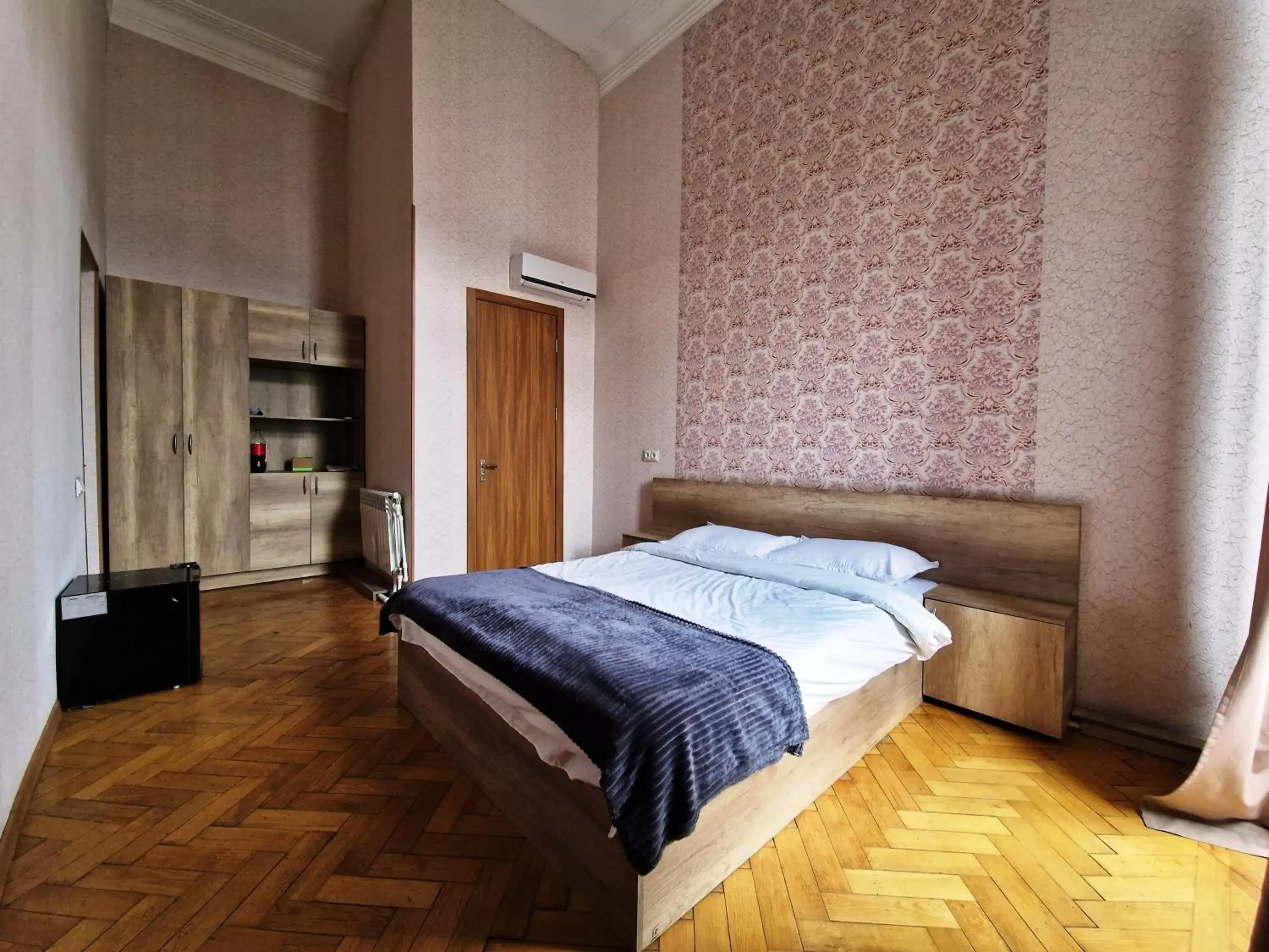 Bed in Friendly Hotel by Art Nova Bed in Friendly Hotel by Art Nova