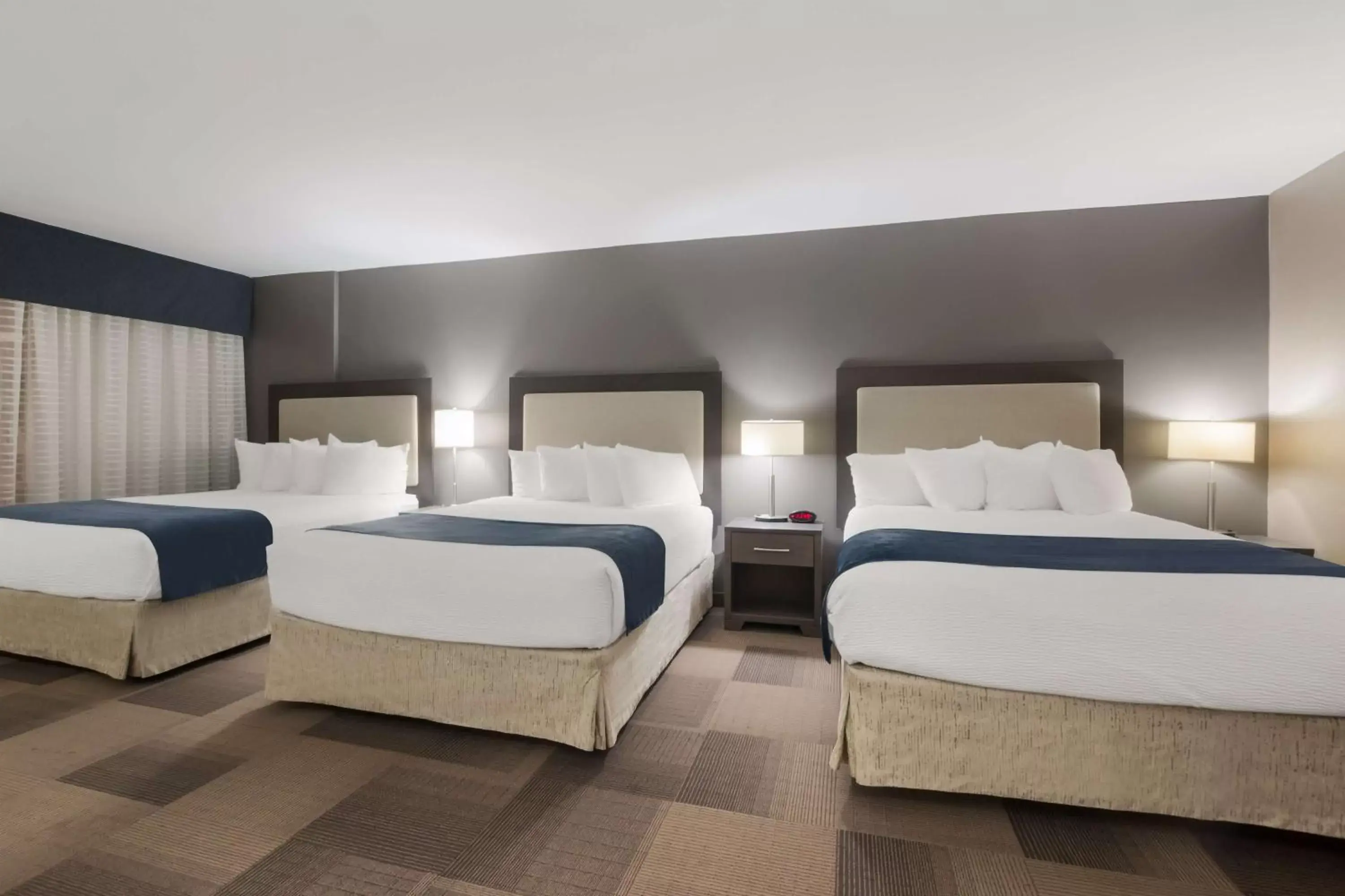 Bedroom, Bed in Best Western St Catharines Hotel & Conference Centre Bedroom, Bed in Best Western St Catharines Hotel & Conference Centre