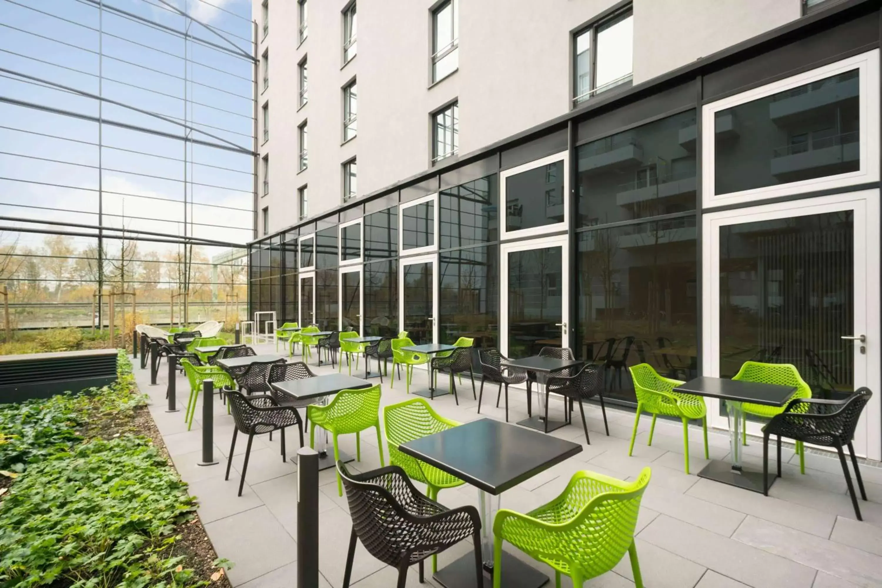 Patio, Restaurant/Places to Eat in Super 8 by Wyndham Munich City West
