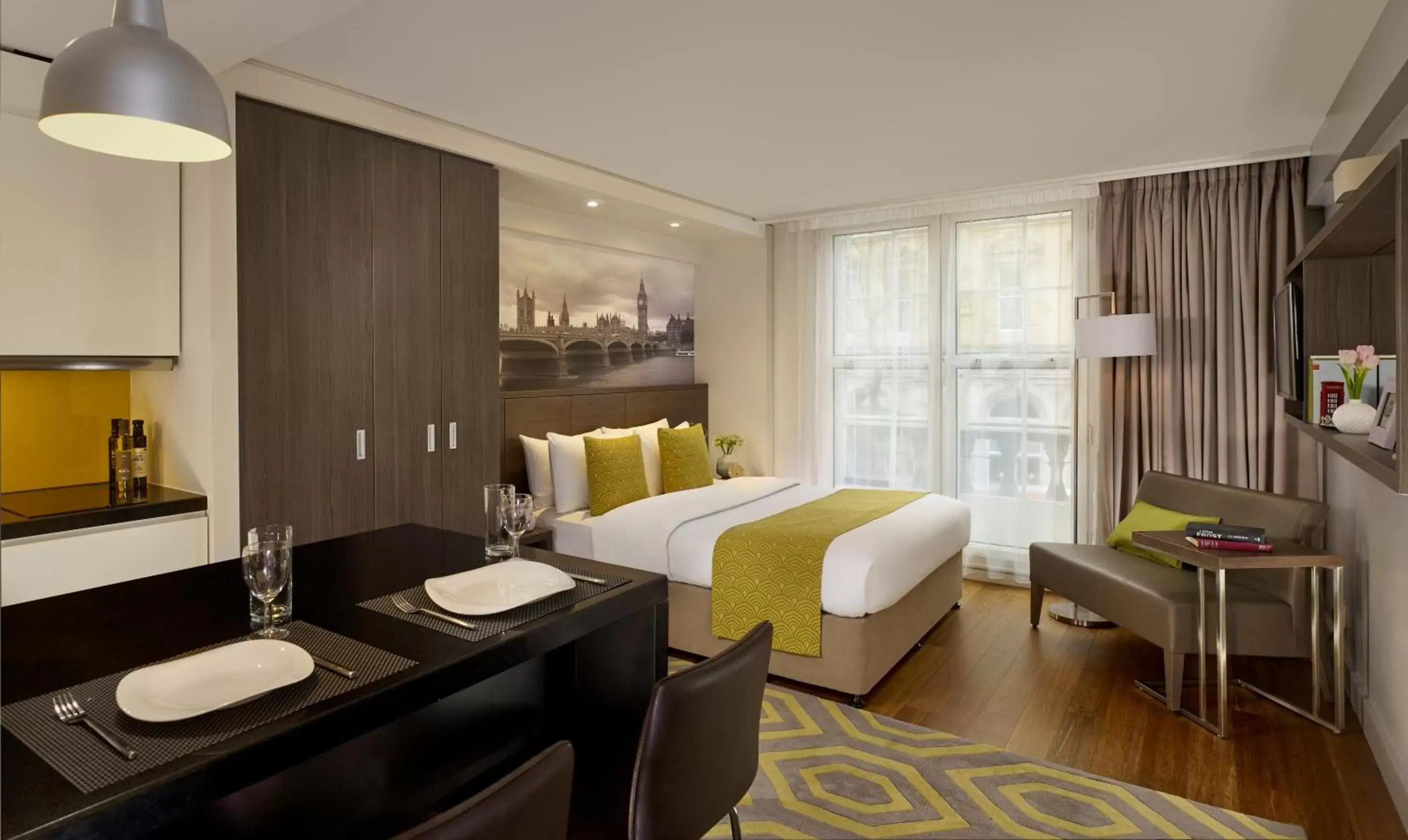 Living room, Bed in Citadines Trafalgar Square London Living room, Bed in Citadines Trafalgar Square London
