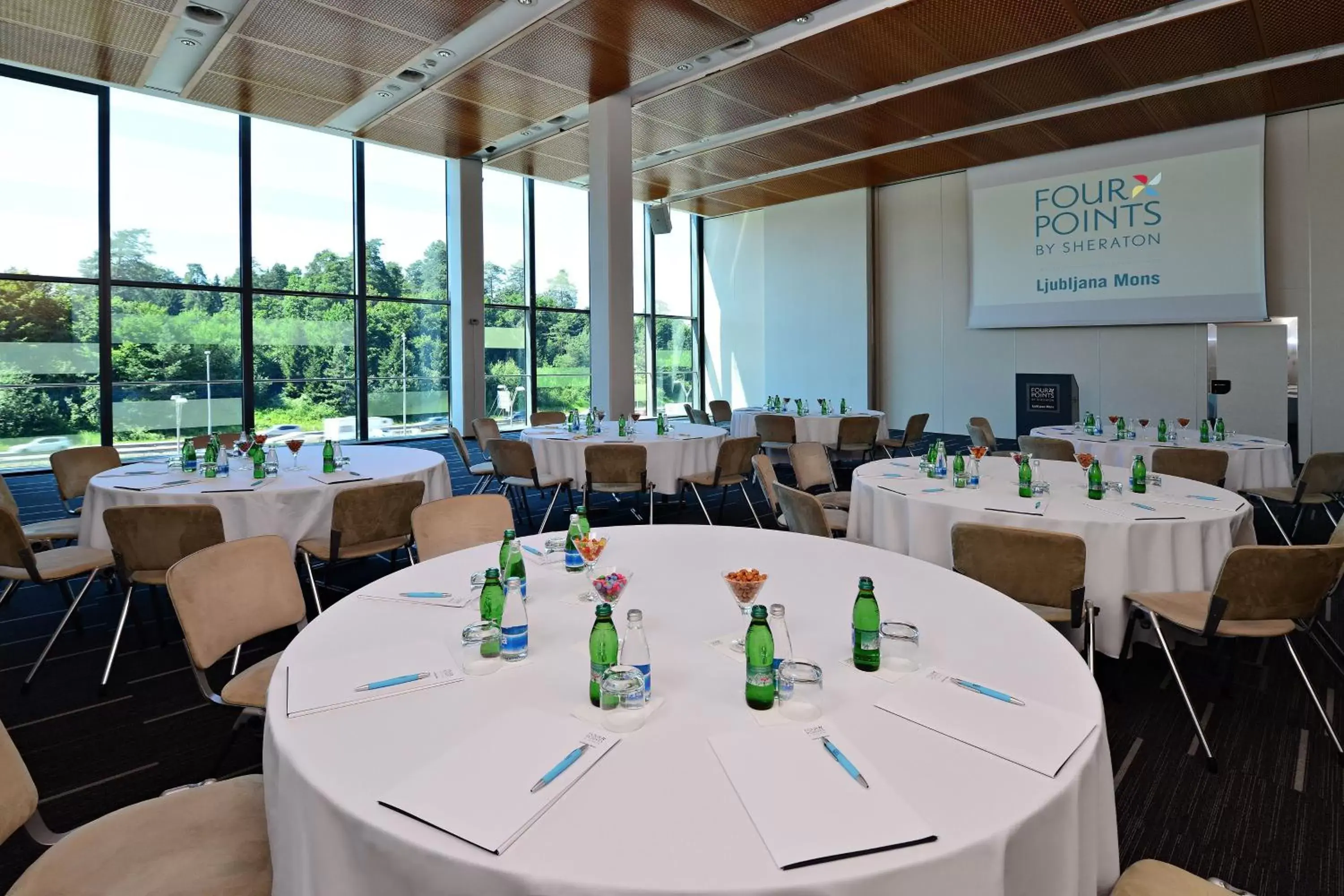 Meeting/conference room, Restaurant/Places to Eat in Four Points by Sheraton Ljubljana Mons