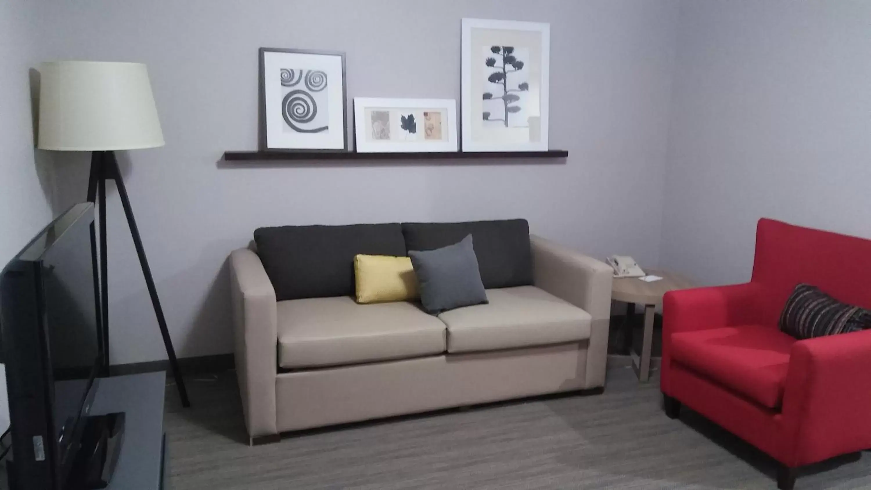 Seating Area in Country Inn & Suites by Radisson, Roanoke, VA