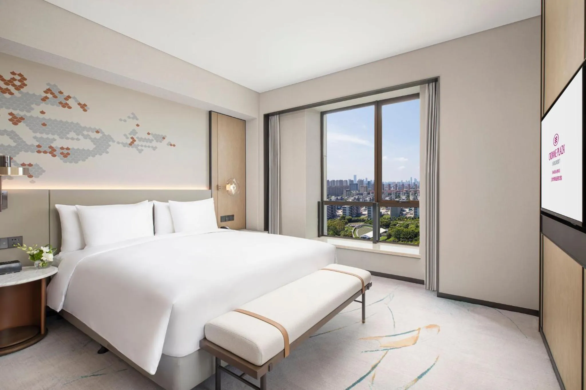 Photo of the whole room, Bed in Crowne Plaza Shanghai Jinxiu by IHG