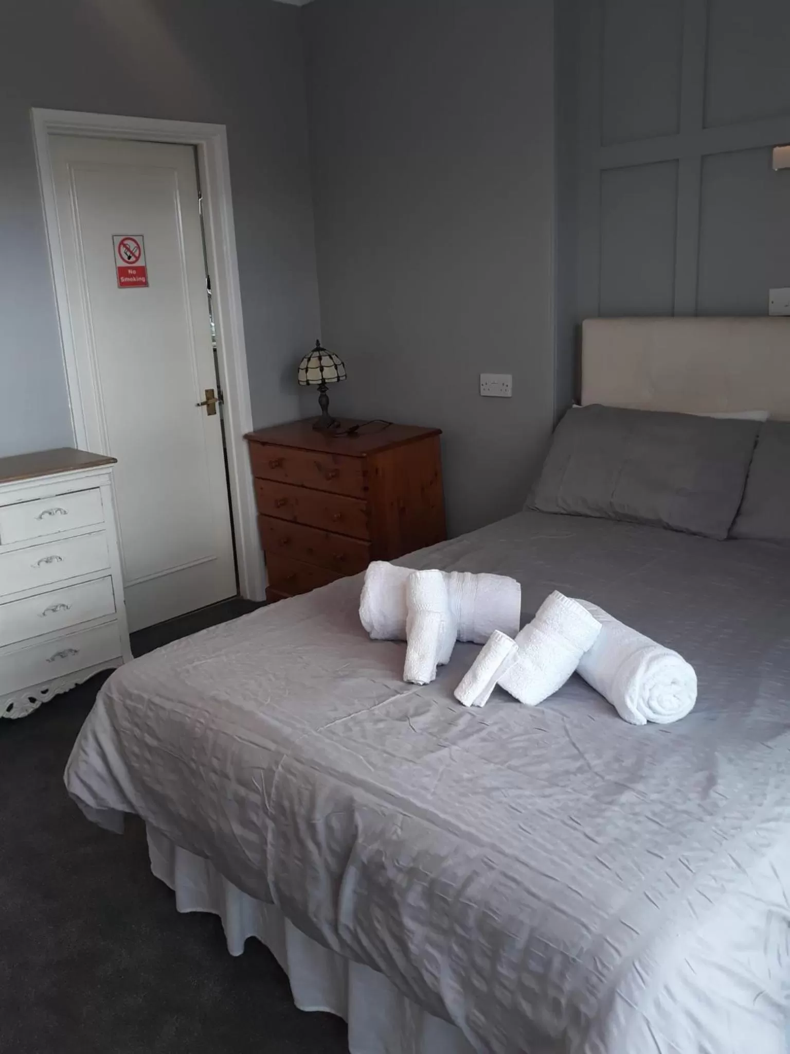Double Room with Private Bathroom in Newton House