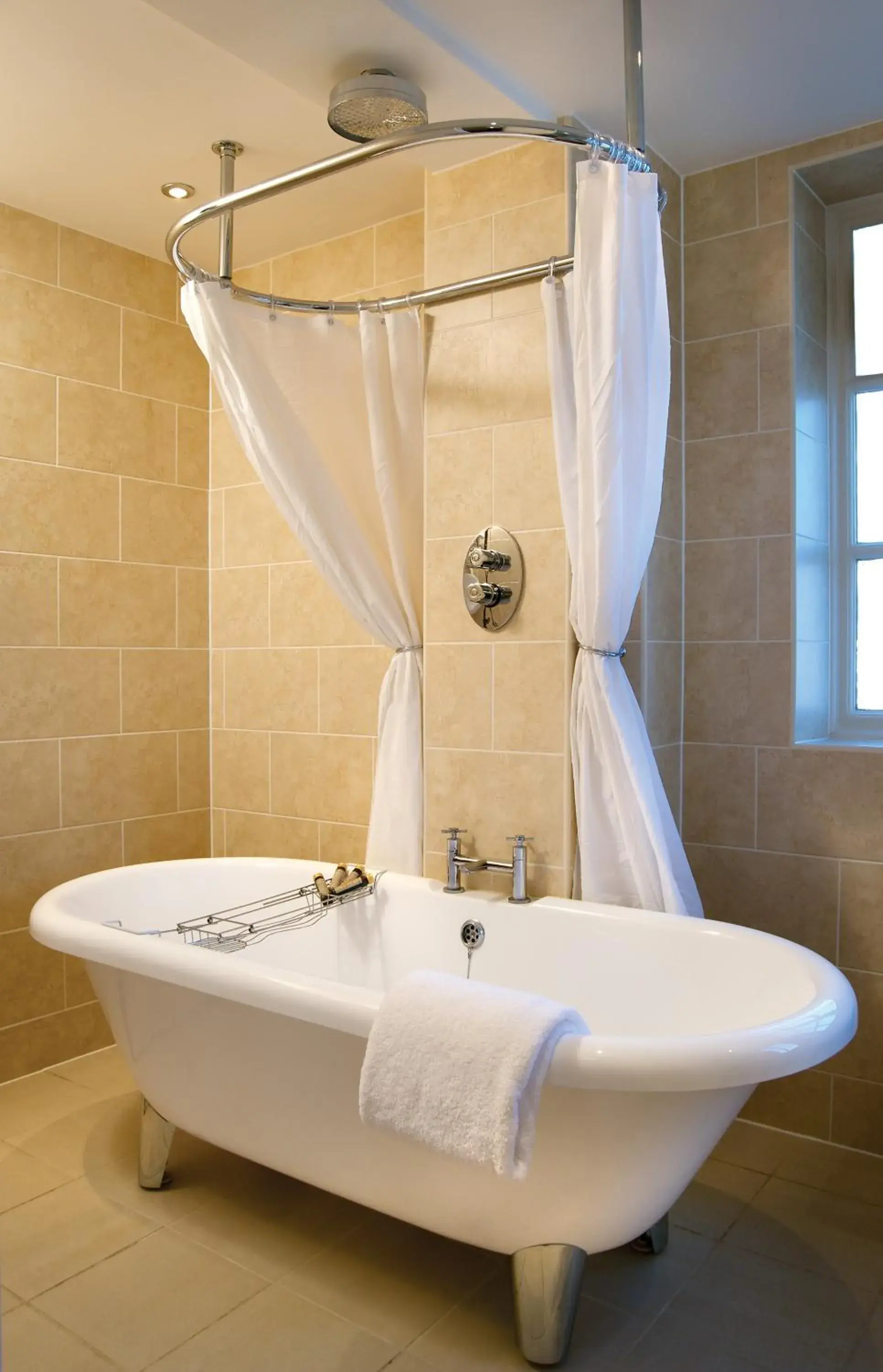 Bathroom in Grovefield House Hotel