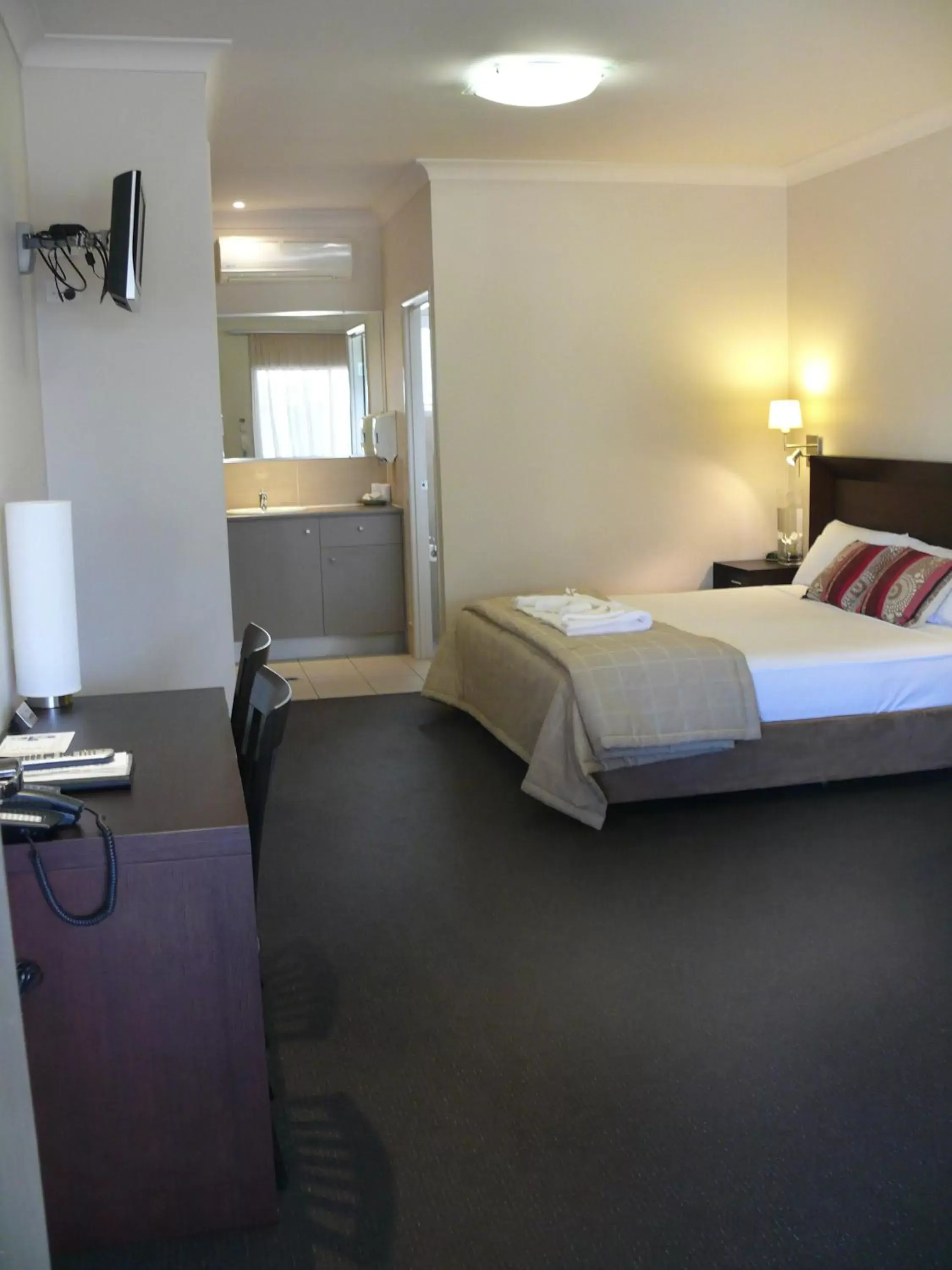 Photo of the whole room, Bed in Highfields Motel Toowoomba