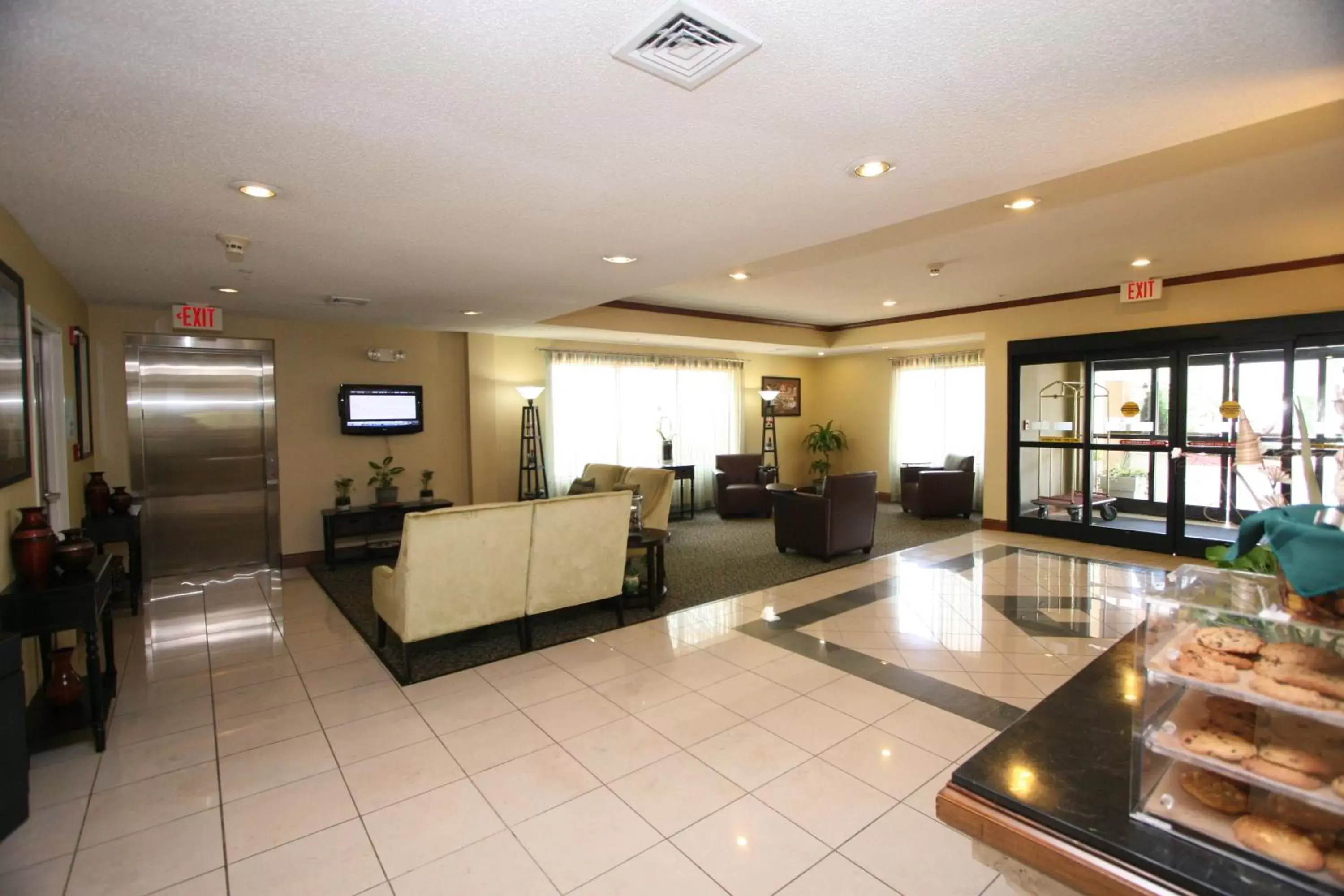 Lobby/Reception in Country Inn & Suites by Radisson, Shelby, NC