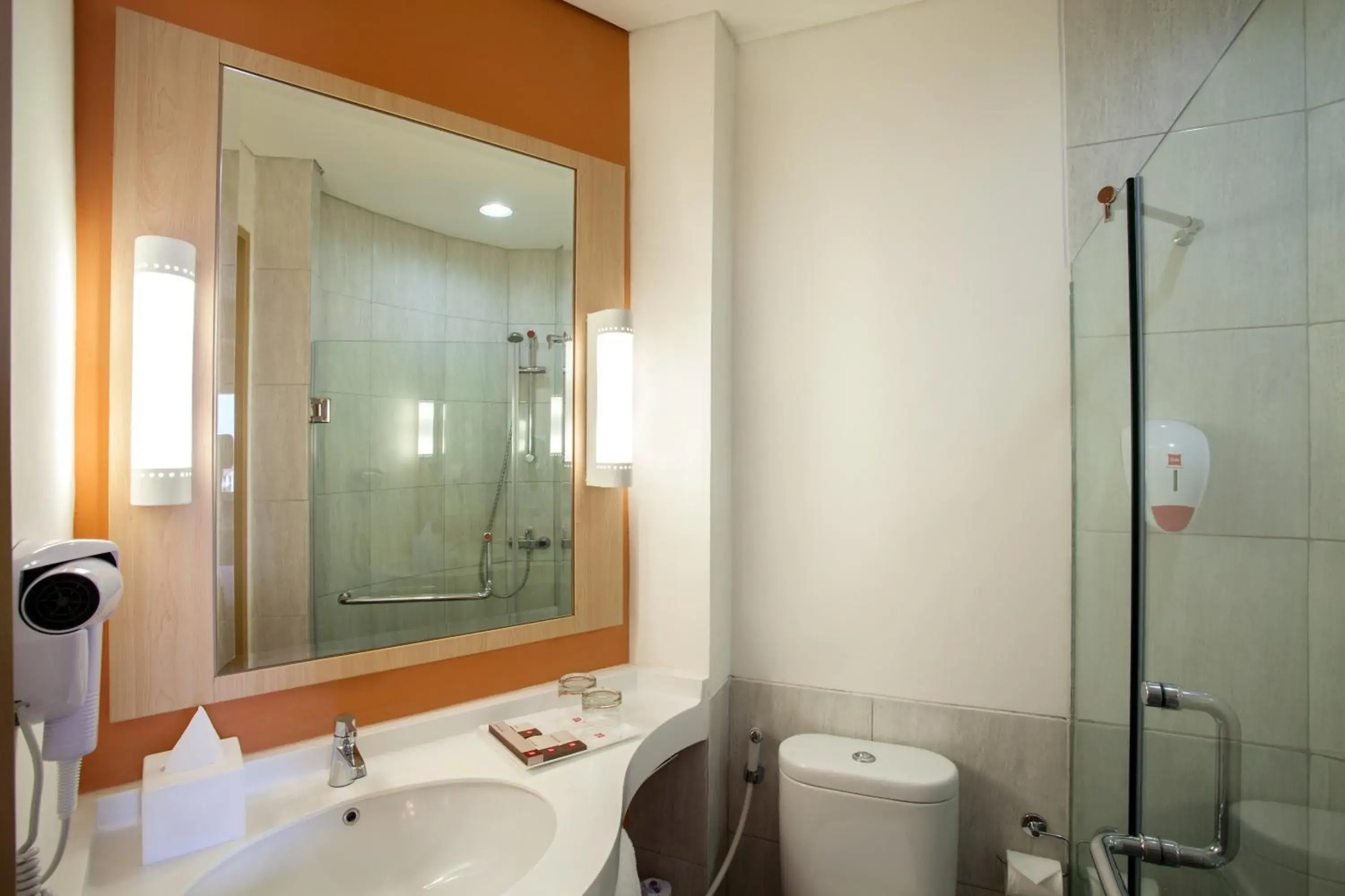 Bathroom in Ibis Jakarta Harmoni