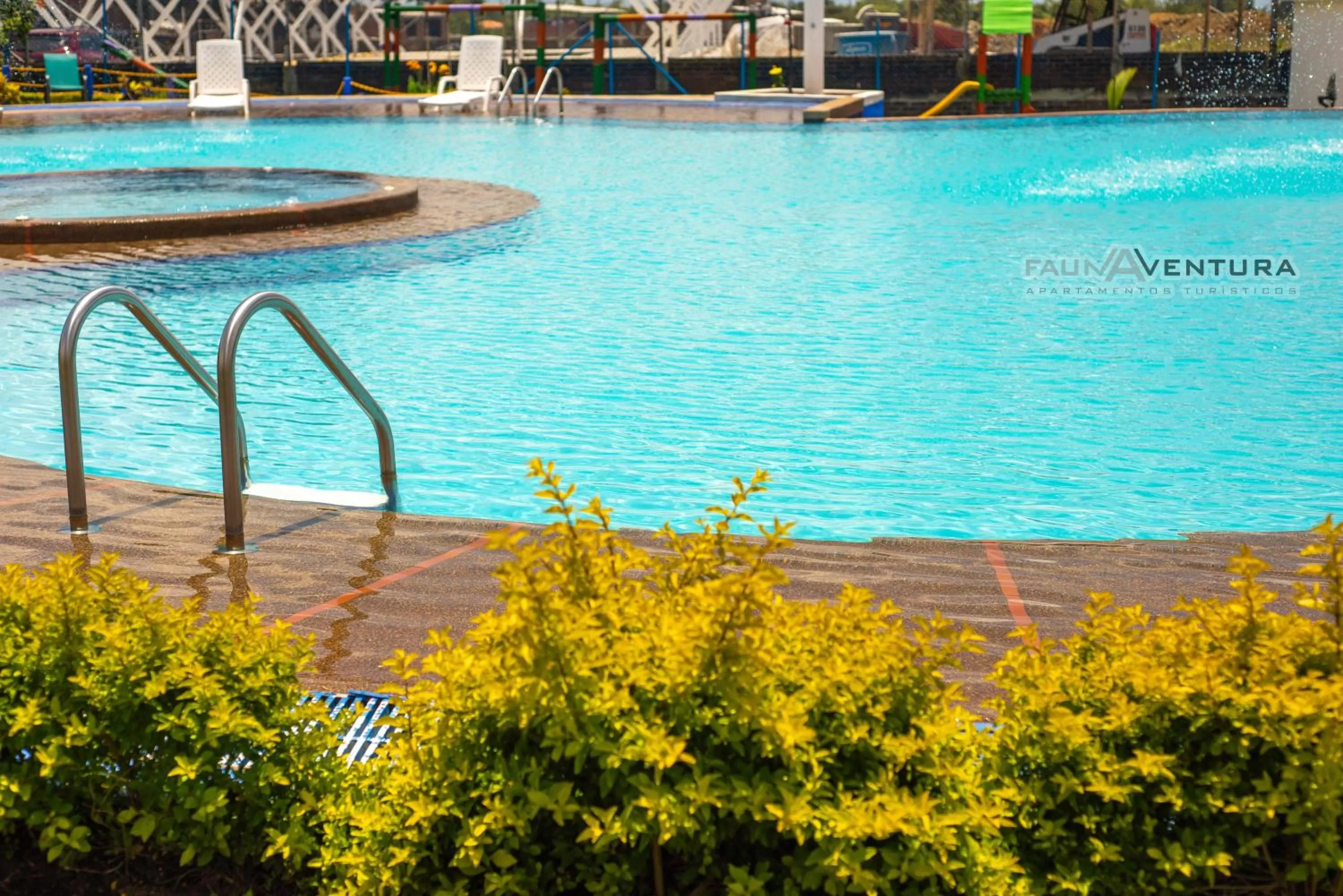 Swimming pool in Apartamento Primer Piso 2km del Parque del Café