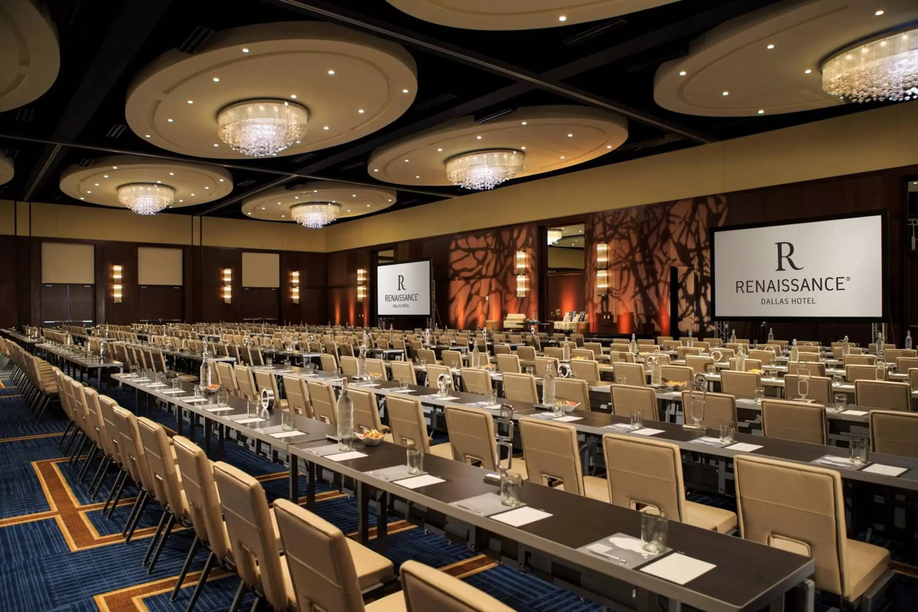 Meeting/conference room in Renaissance Dallas Hotel