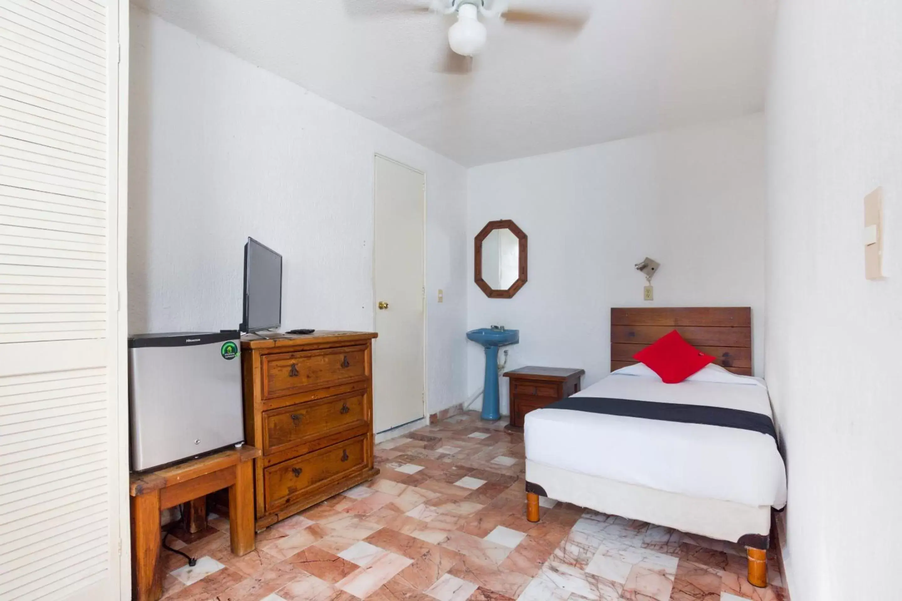 Bedroom, Bed in Capital O Farallon Inn, Cancún