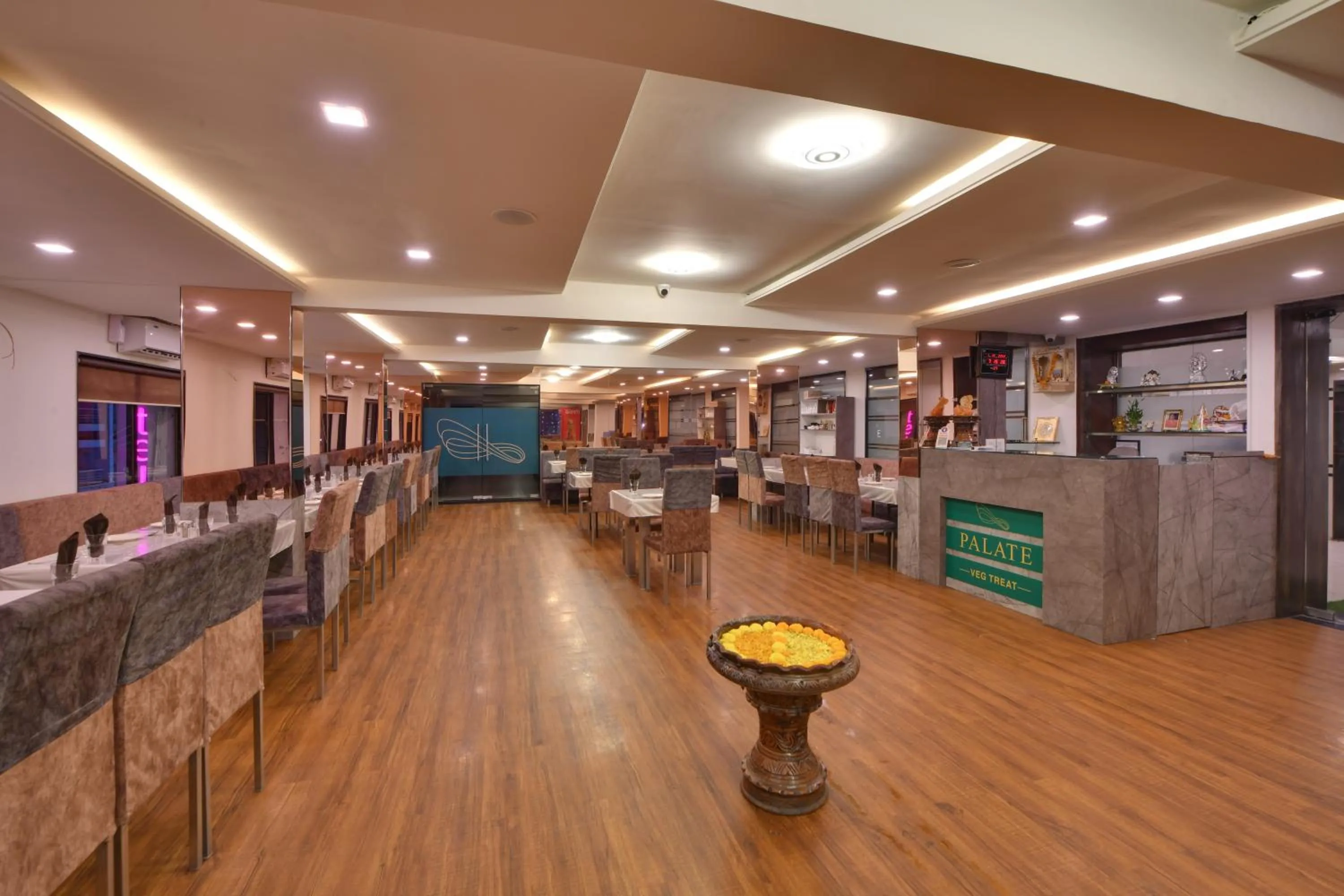 Restaurant/places to eat in Click Hotel by Suba, Jamnagar