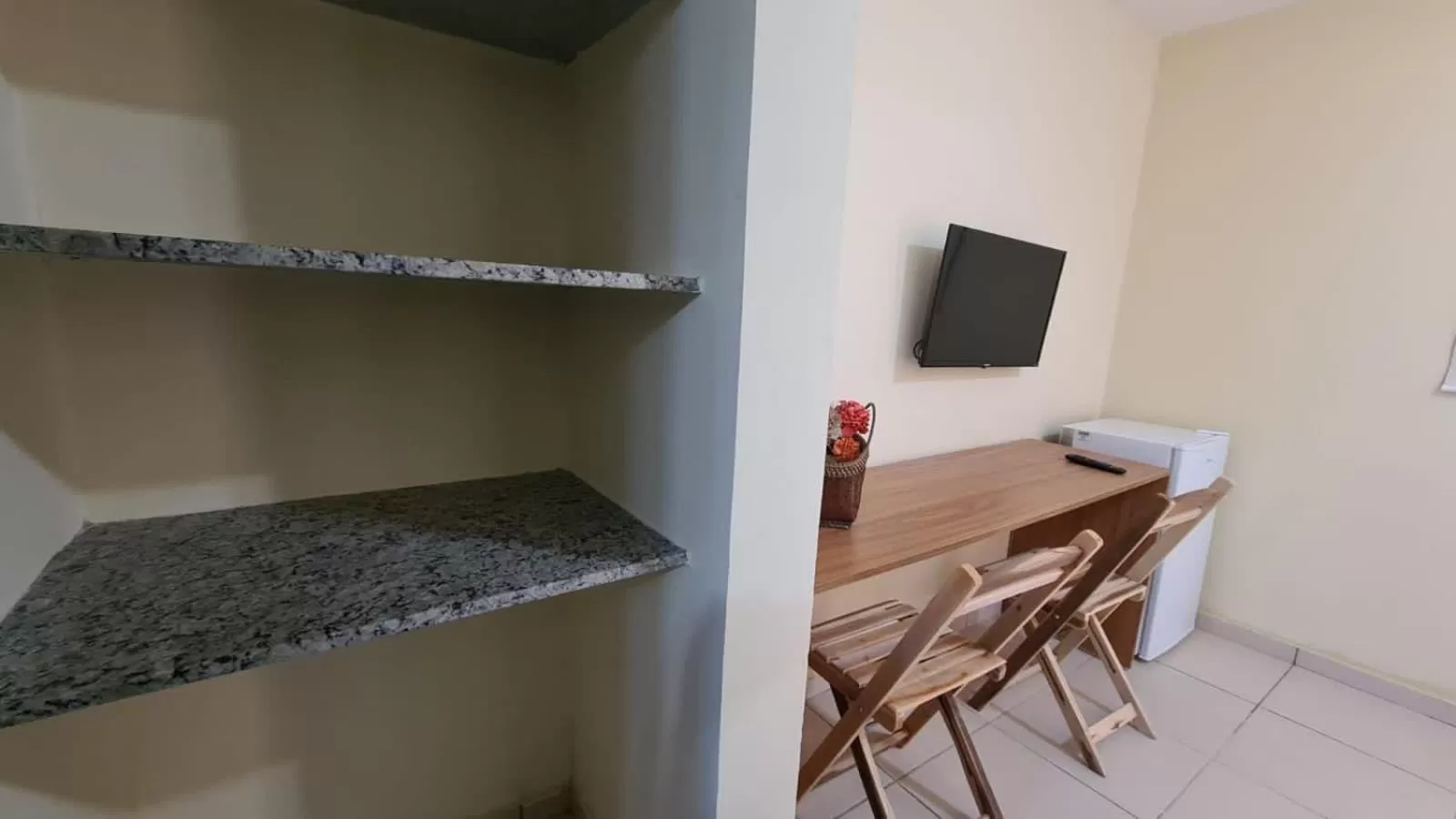 TV and multimedia in Arena Carneiros Hotel by AFT