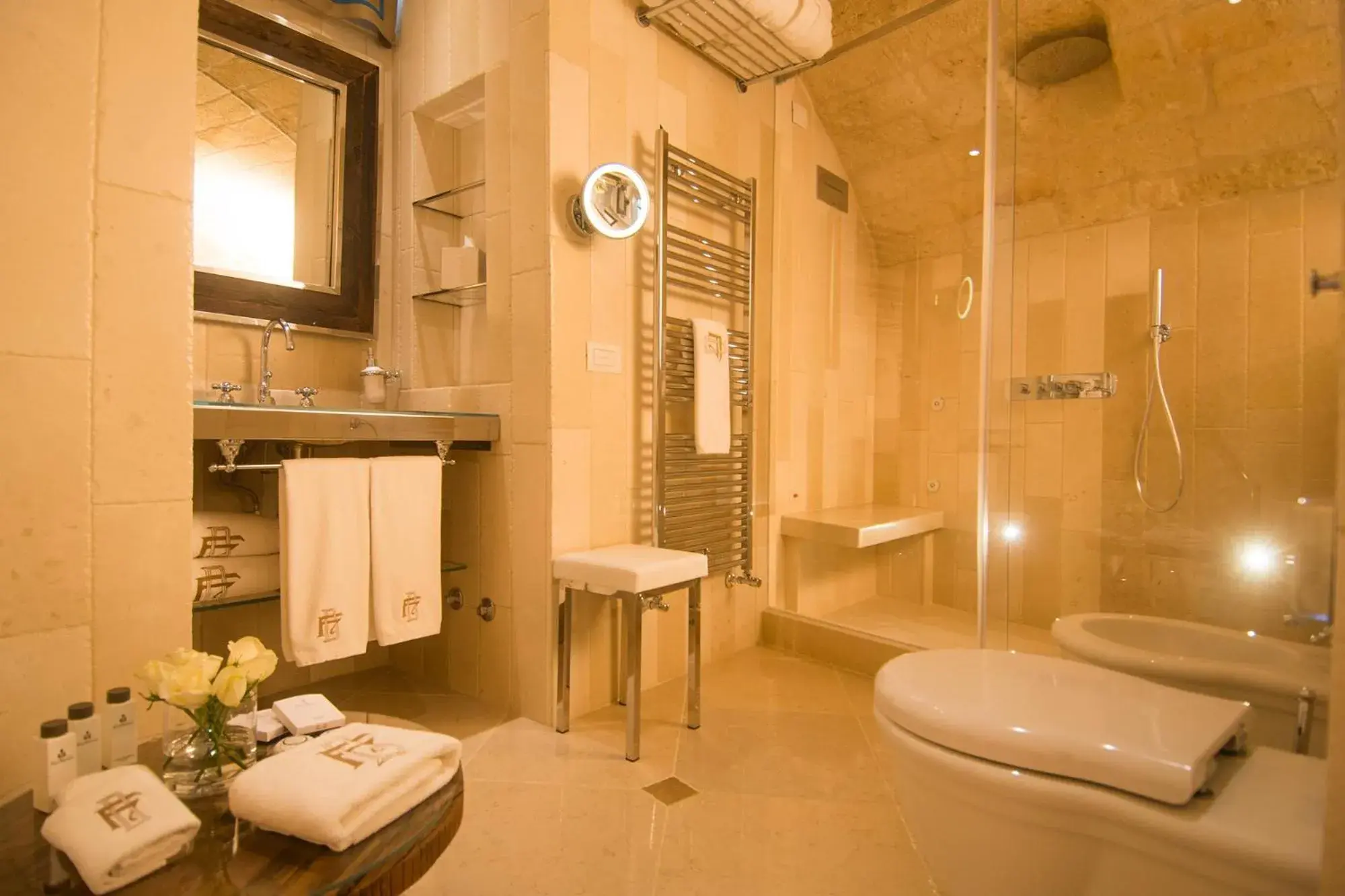 Shower, Bathroom in Hotel Don Ferrante