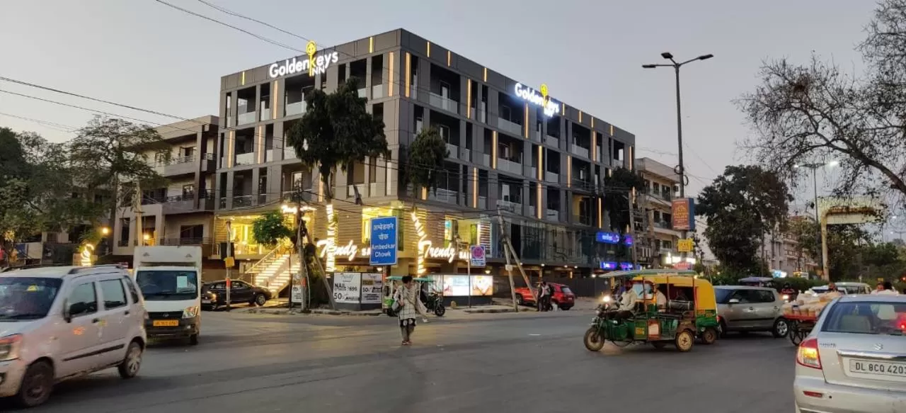 Property building in GoldenKeys Inn