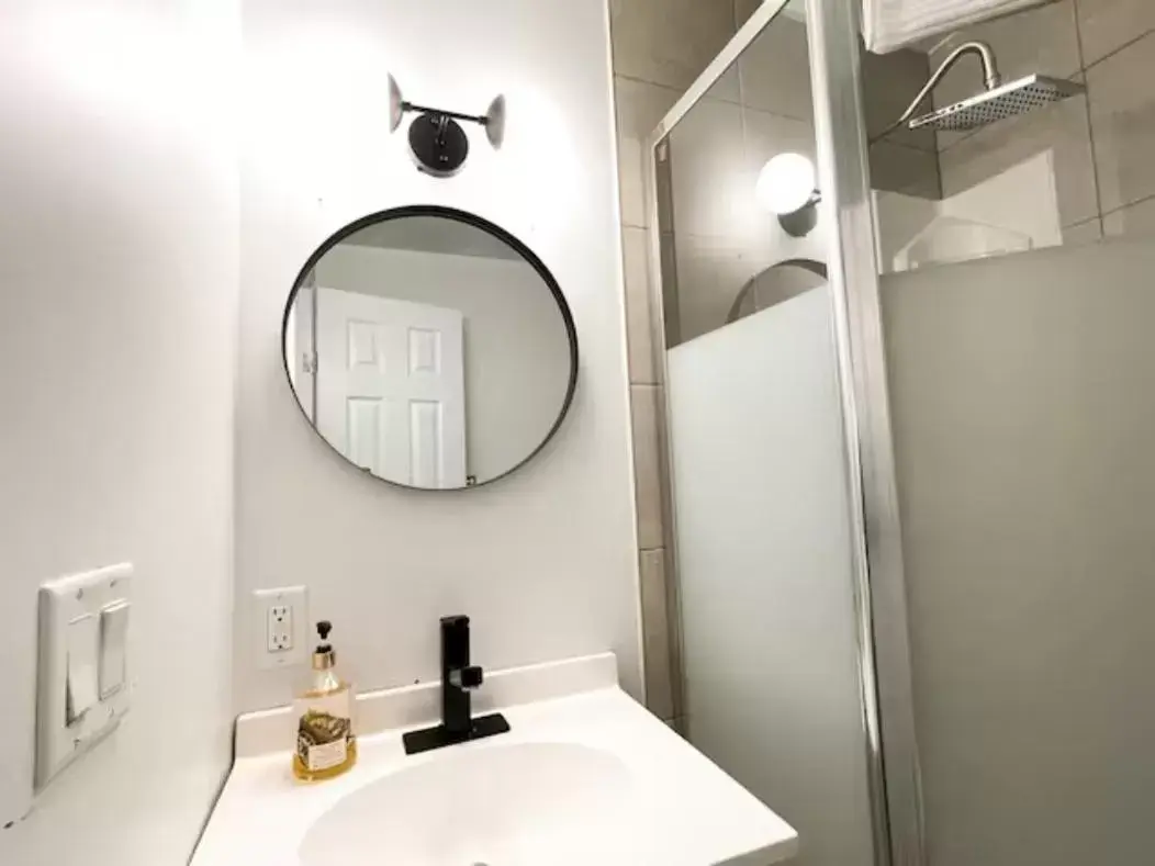 Bathroom in Sleeping Giant BNB