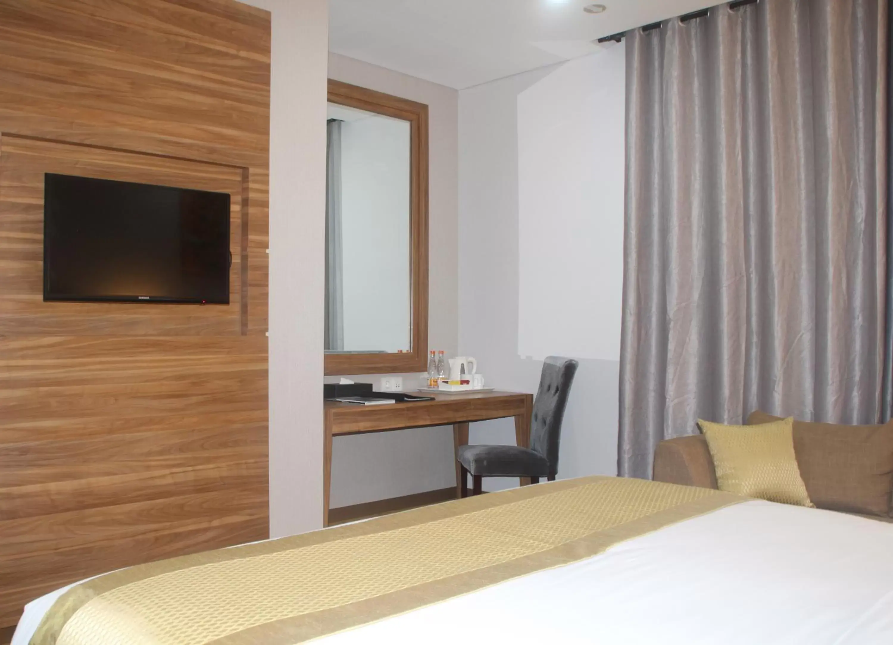 Bedroom, TV/Entertainment Center in Grand Serela Yogyakarta by KAGUM Hotels