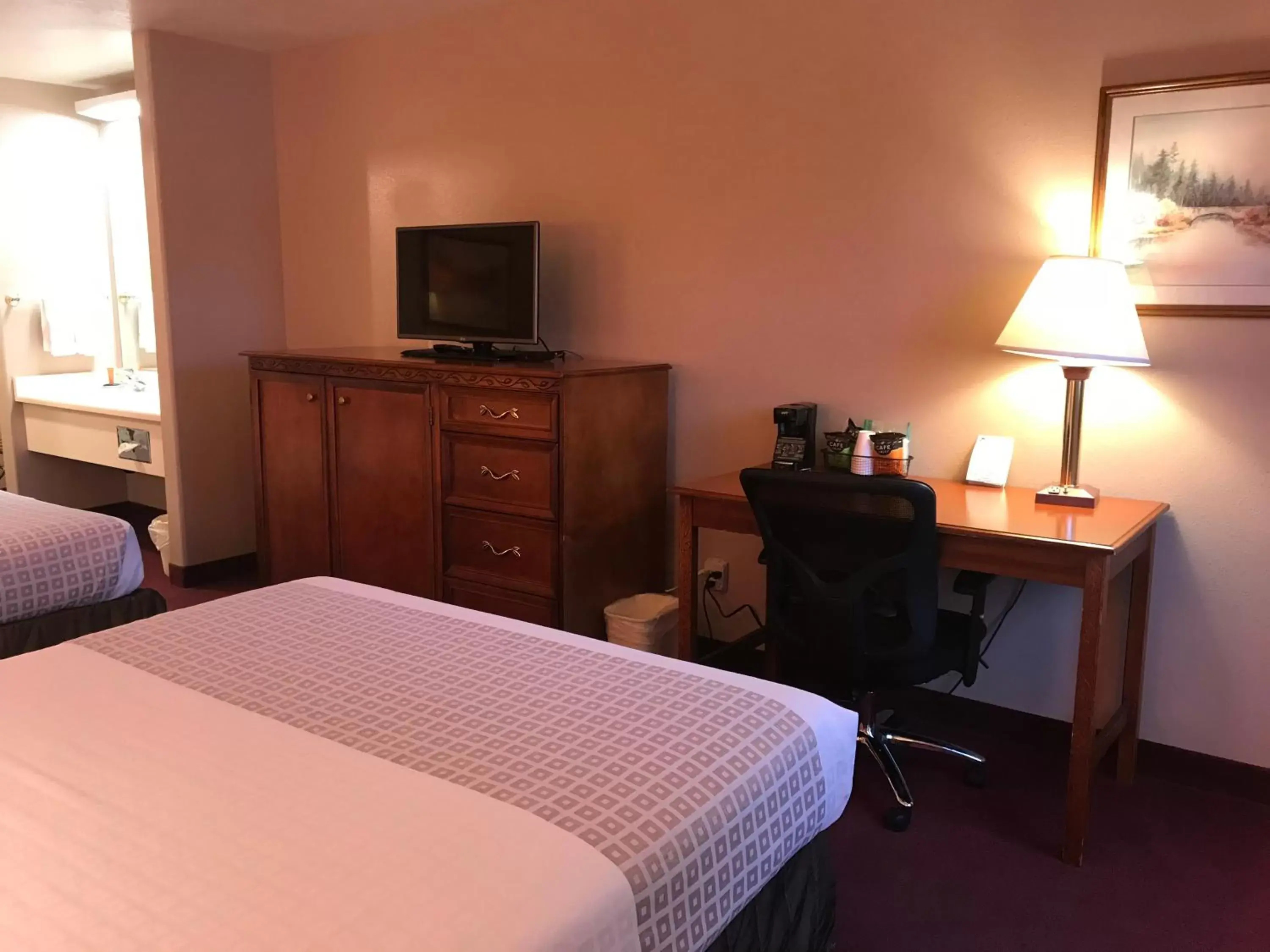 Bedroom, Bed in Americas Best Value Inn Cedar City