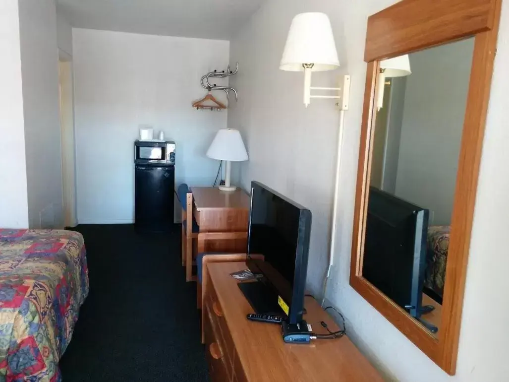 TV/Entertainment Center in Economy Inn Safford