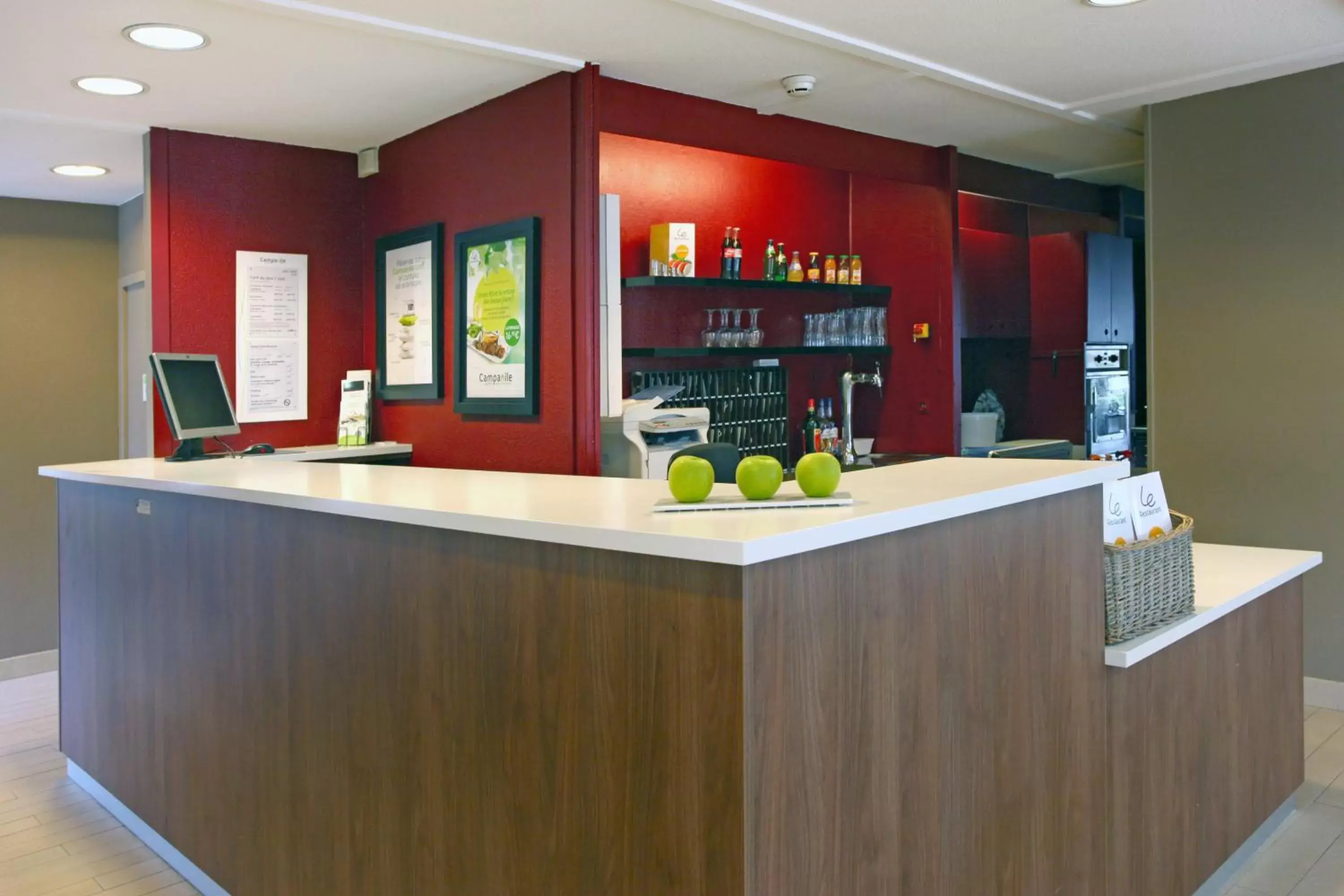 Lounge or bar in Campanile Angers Ouest - Beaucouzé Lounge or bar in Campanile Angers Ouest - Beaucouzé
