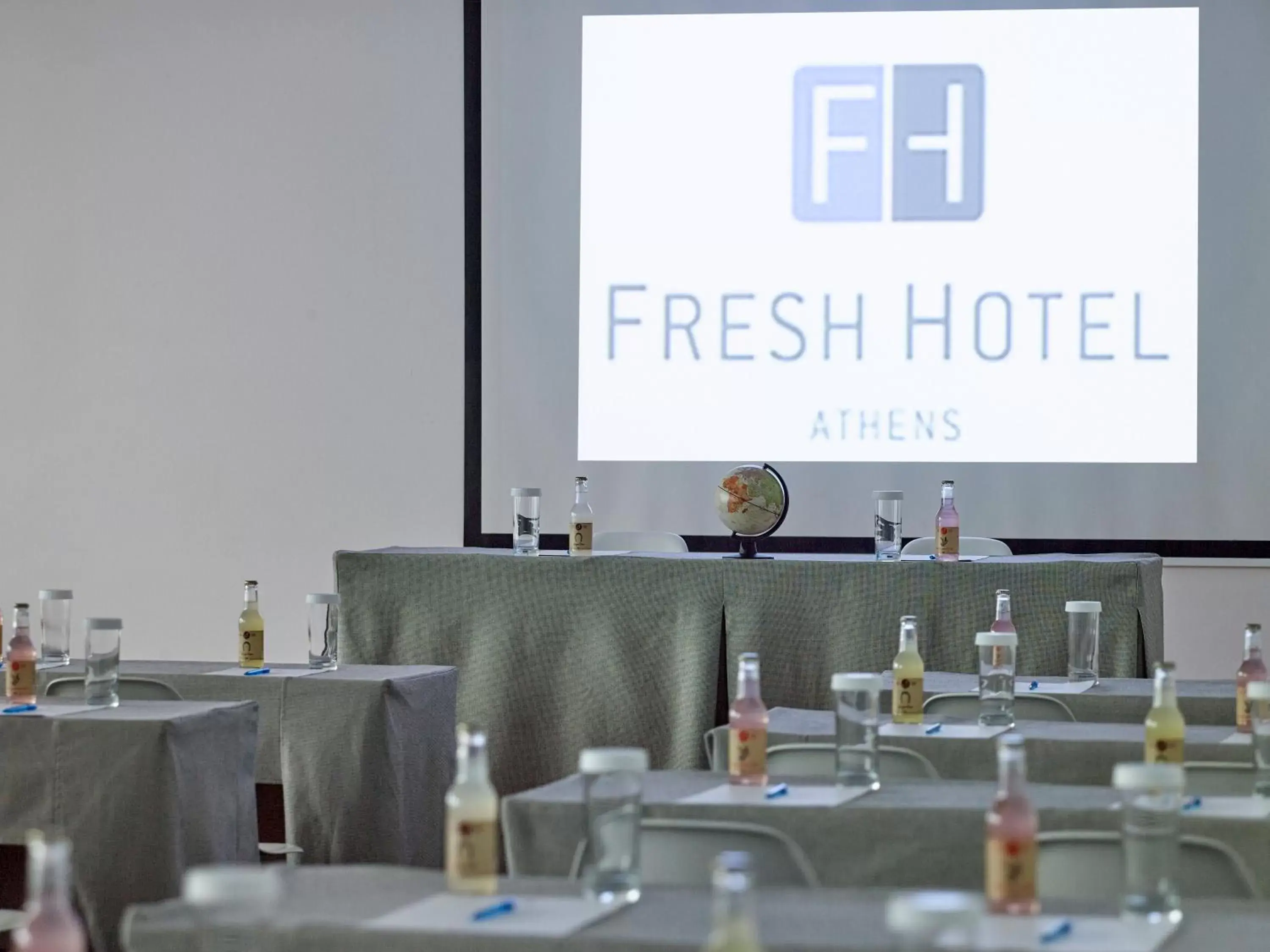 Meeting/conference room, Restaurant/Places to Eat in Hotel Fresh