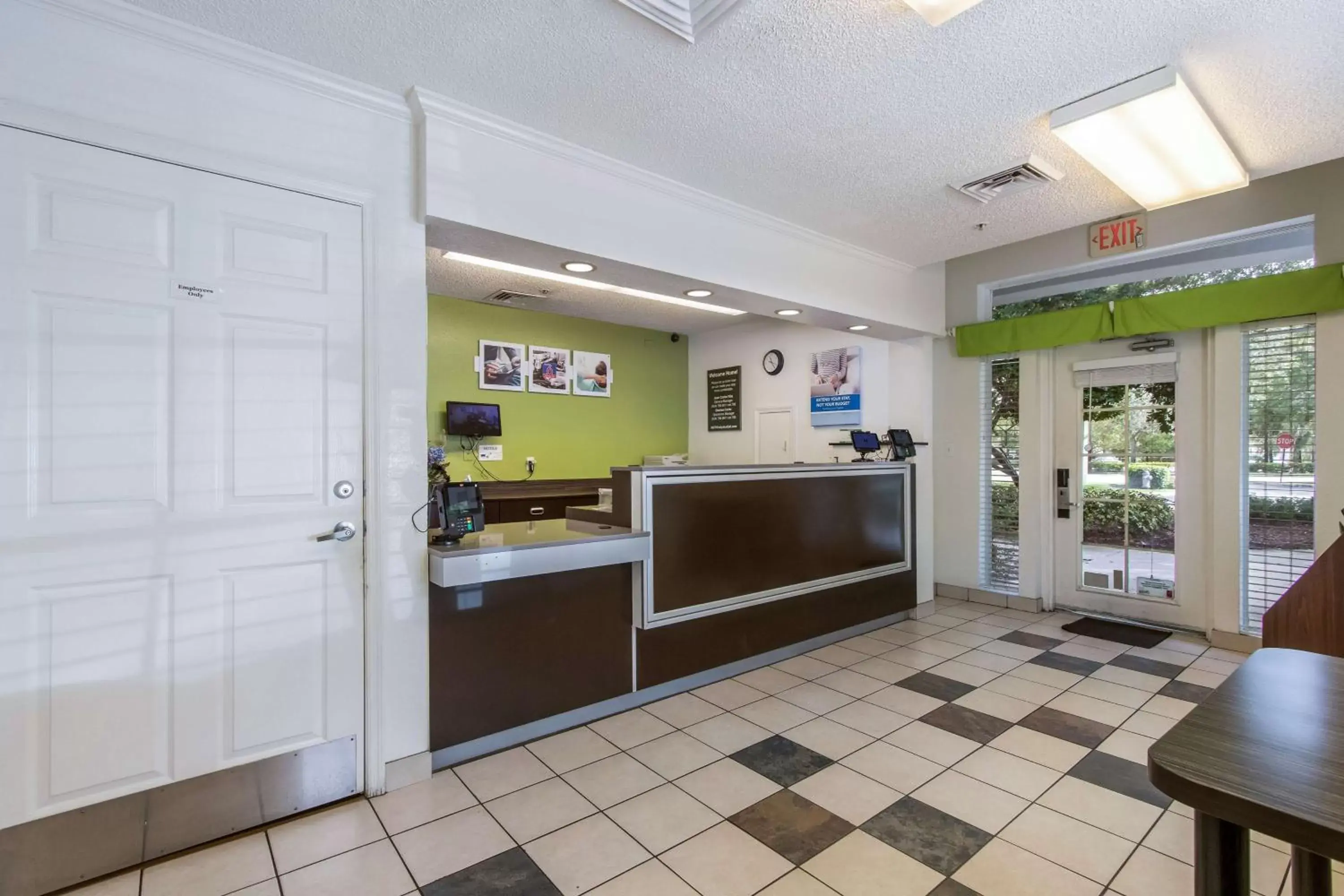 Lobby or reception, Lobby/Reception in Studio 6-Coral Springs, FL - Fort Lauderdale